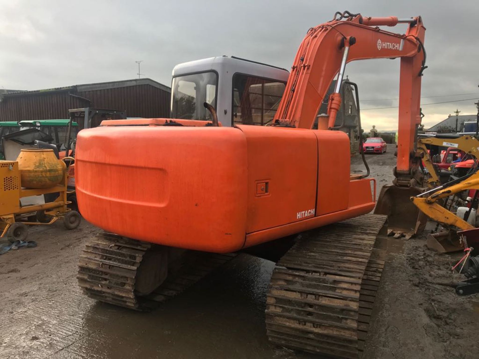 10 TONNE HITACHI DIGGER / EXCAVATOR, ALL GOOD AND WORKING, CLEAN & TIDY, SHOWING 6,021 HOURS - Image 2 of 11