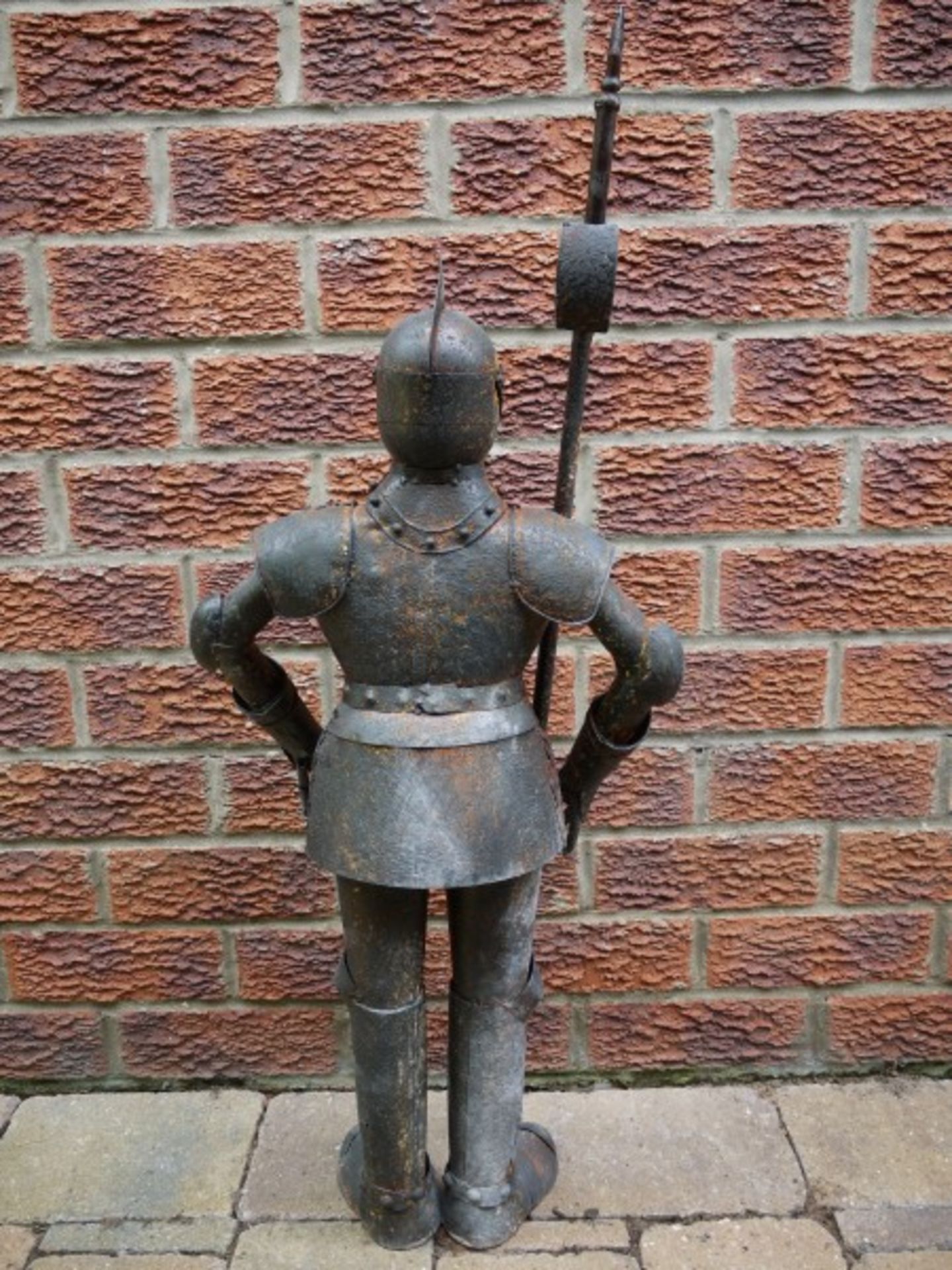 SMALL SIZE SUIT OF ARMOUR IN STEEL STATUE - Image 4 of 5