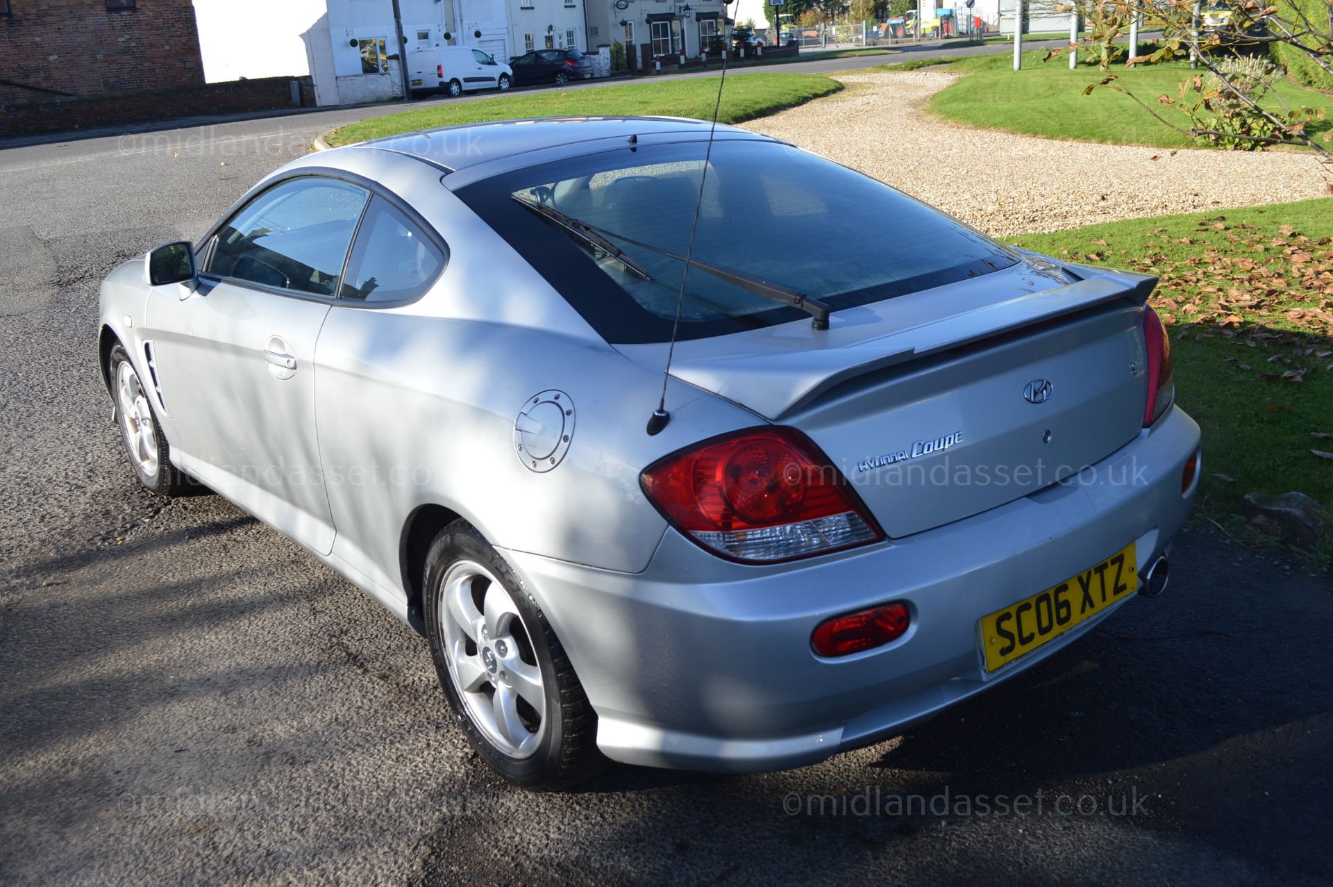 2006/06 REG HYUNDAI COUPE S - NOT MANY LOW MILEAGE EXAMPLES AVAILABLE - Image 3 of 19