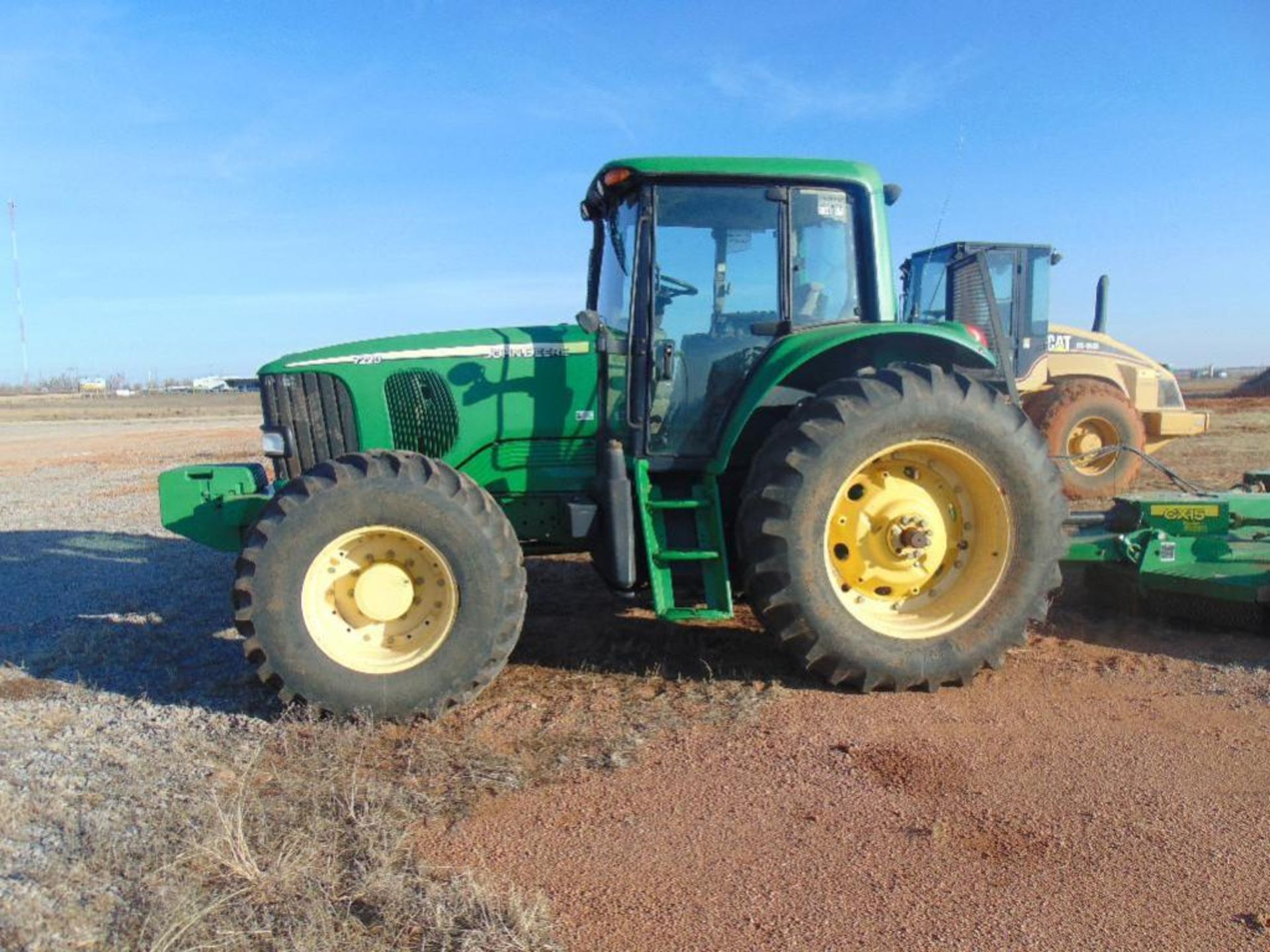 2006 John Deere 7220 MFWD Farm Tractor s/n r047801 Cab,a/c,3pt,hyd outlets - Image 2 of 4