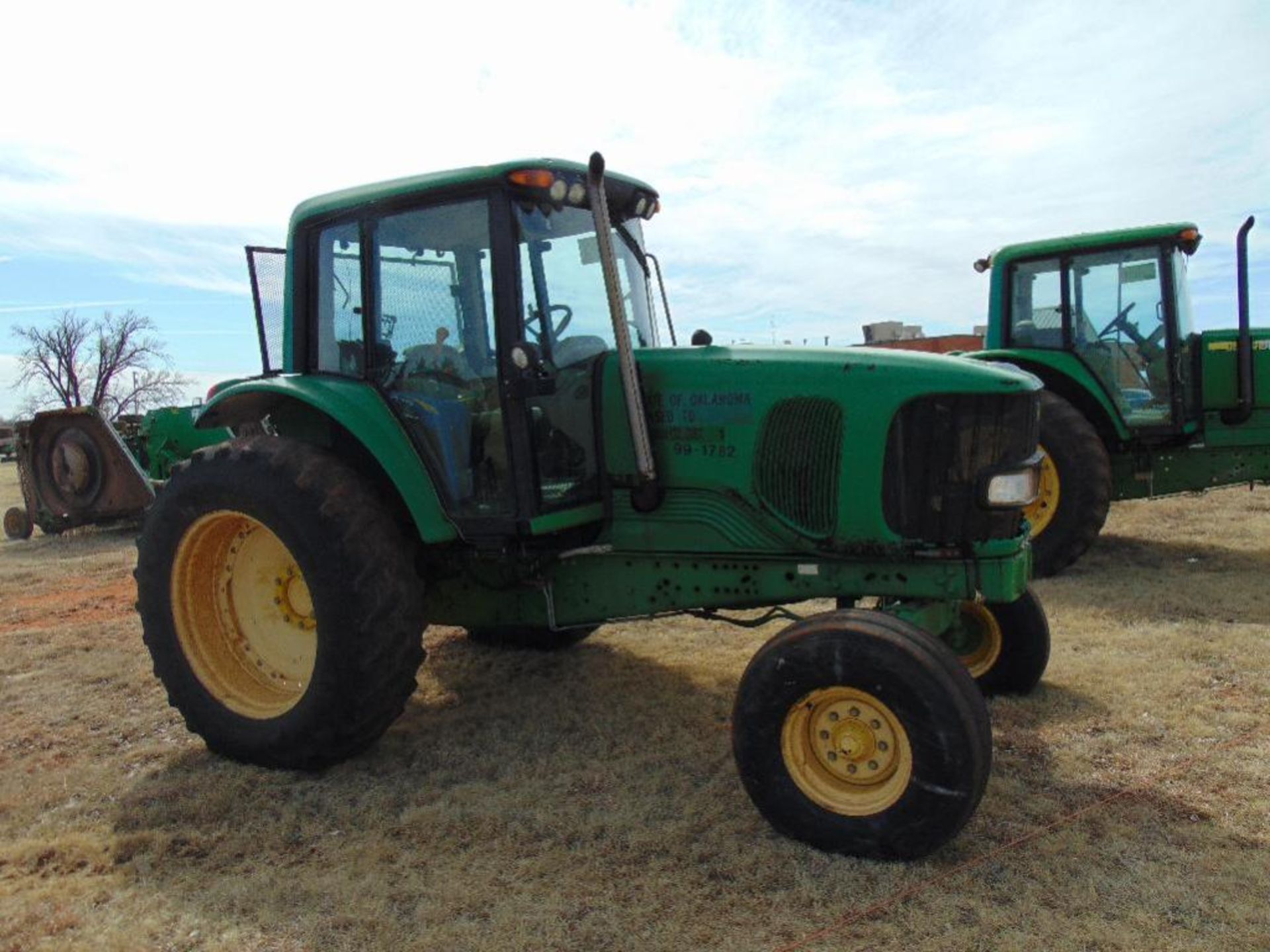 2003 John Deere 7220 Farm Tractor s/n 003071 Cab,a/c, 3pt, pto, hyd outlets