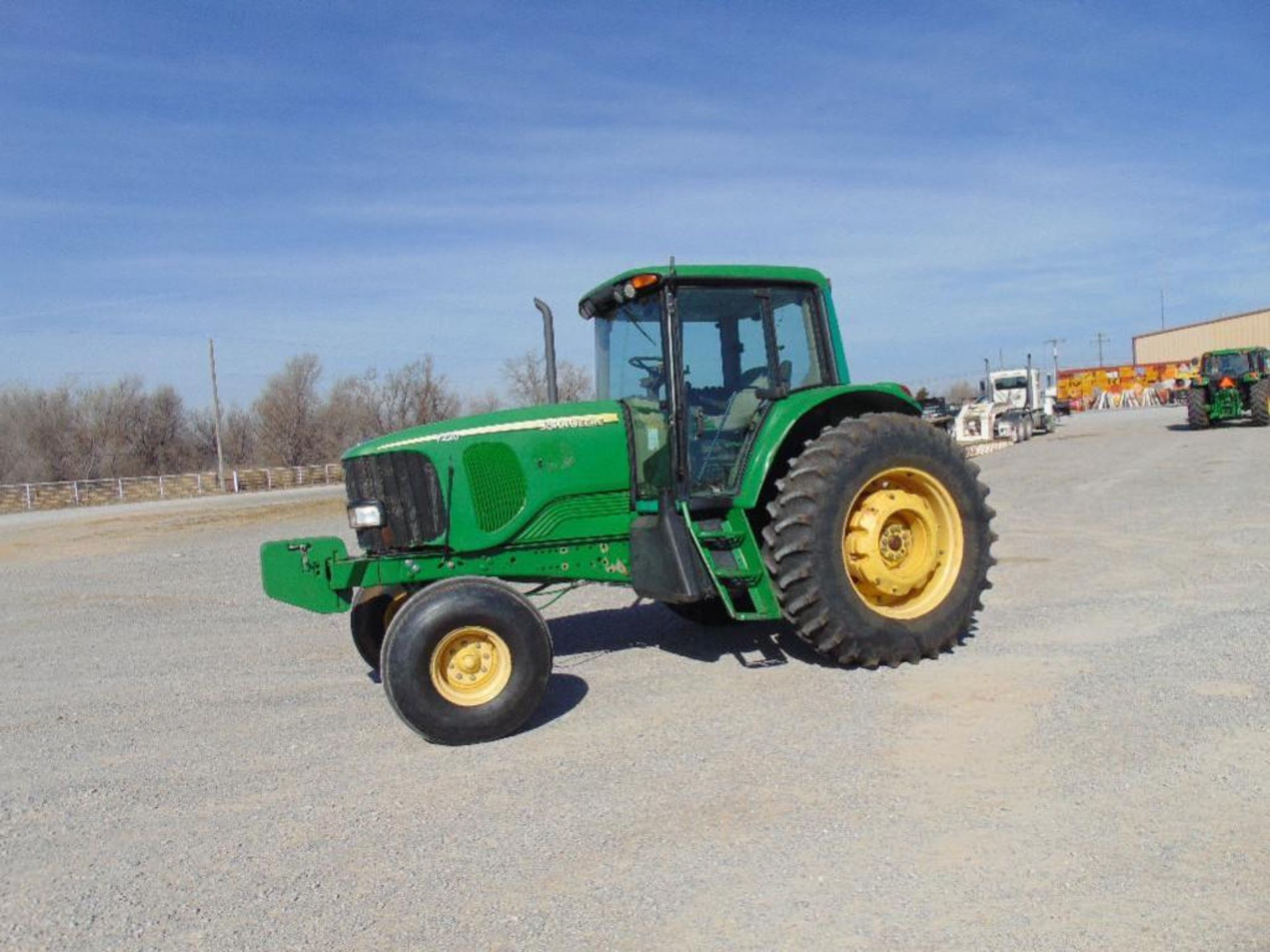 2005 John Deere 7220 Farm Tractor s/n 034661 Cab, a/c, 3pt, pto,hyd outlets, 4732 hrs