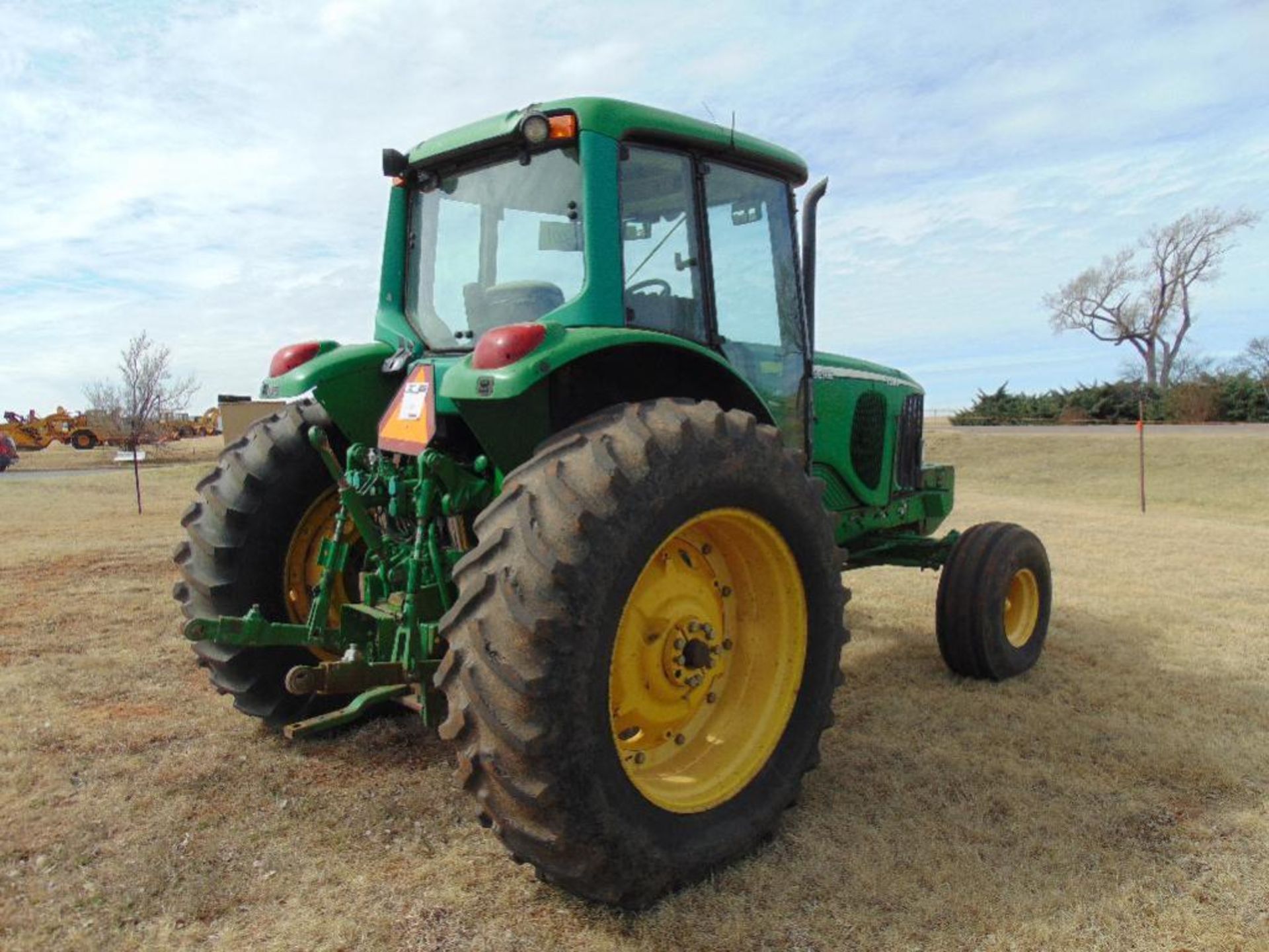 2005 John Deere 7220 Farm Tractor s/n 034661 Cab, a/c, 3pt, pto,hyd outlets, 4732 hrs - Image 4 of 7