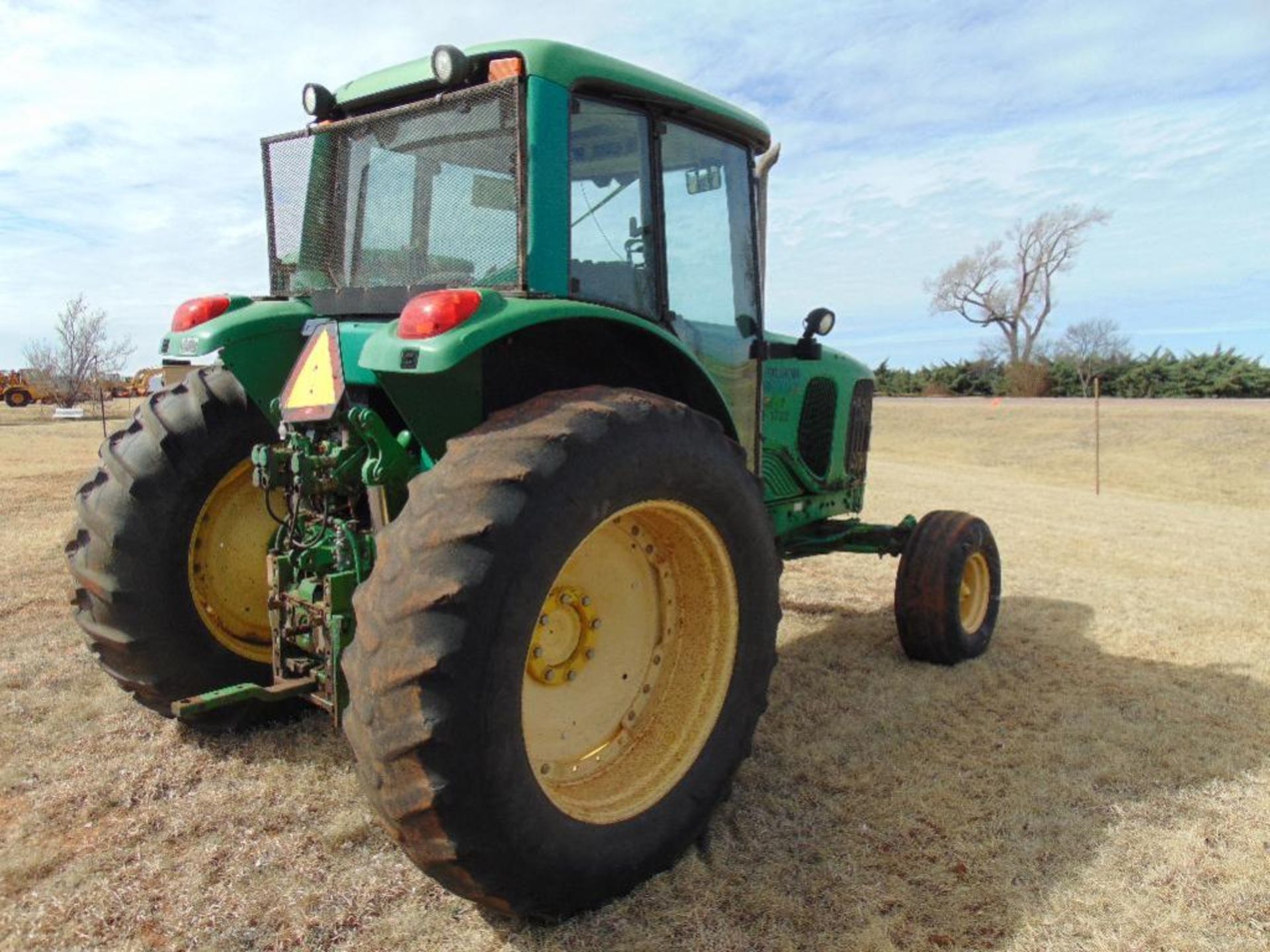 2003 John Deere 7220 Farm Tractor s/n 003071 Cab,a/c, 3pt, pto, hyd outlets - Image 2 of 5