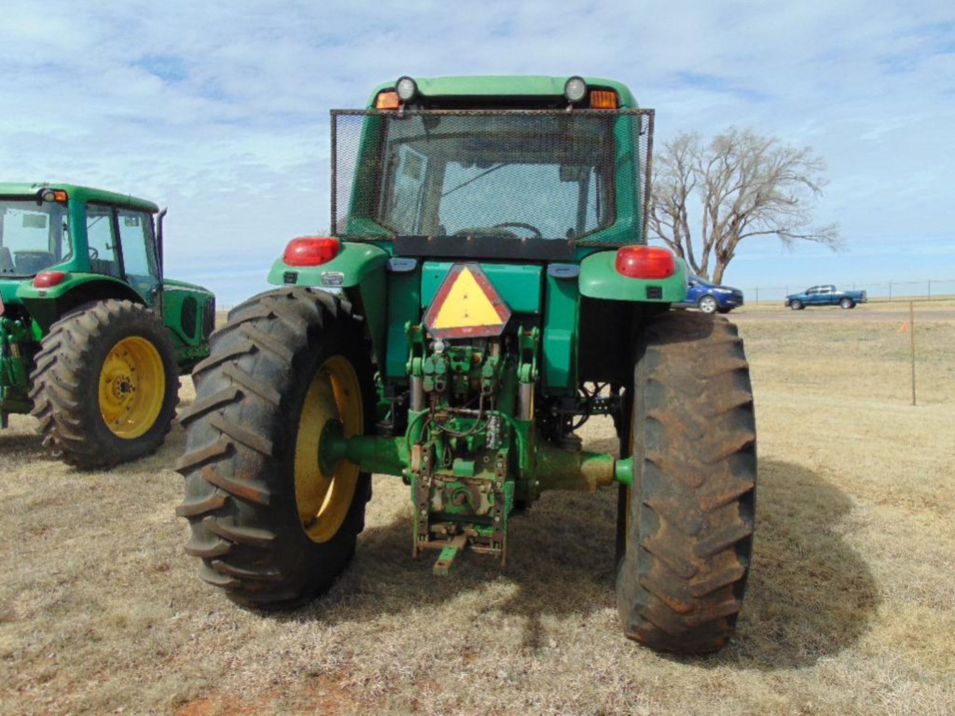 2003 John Deere 7220 Farm Tractor s/n 003071 Cab,a/c, 3pt, pto, hyd outlets - Image 3 of 5