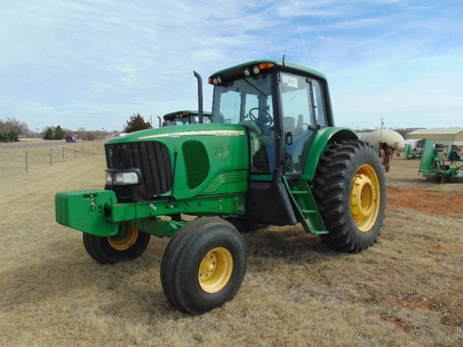 2005 John Deere 7220 Farm Tractor s/n 034661 Cab, a/c, 3pt, pto,hyd outlets, 4732 hrs - Image 2 of 7