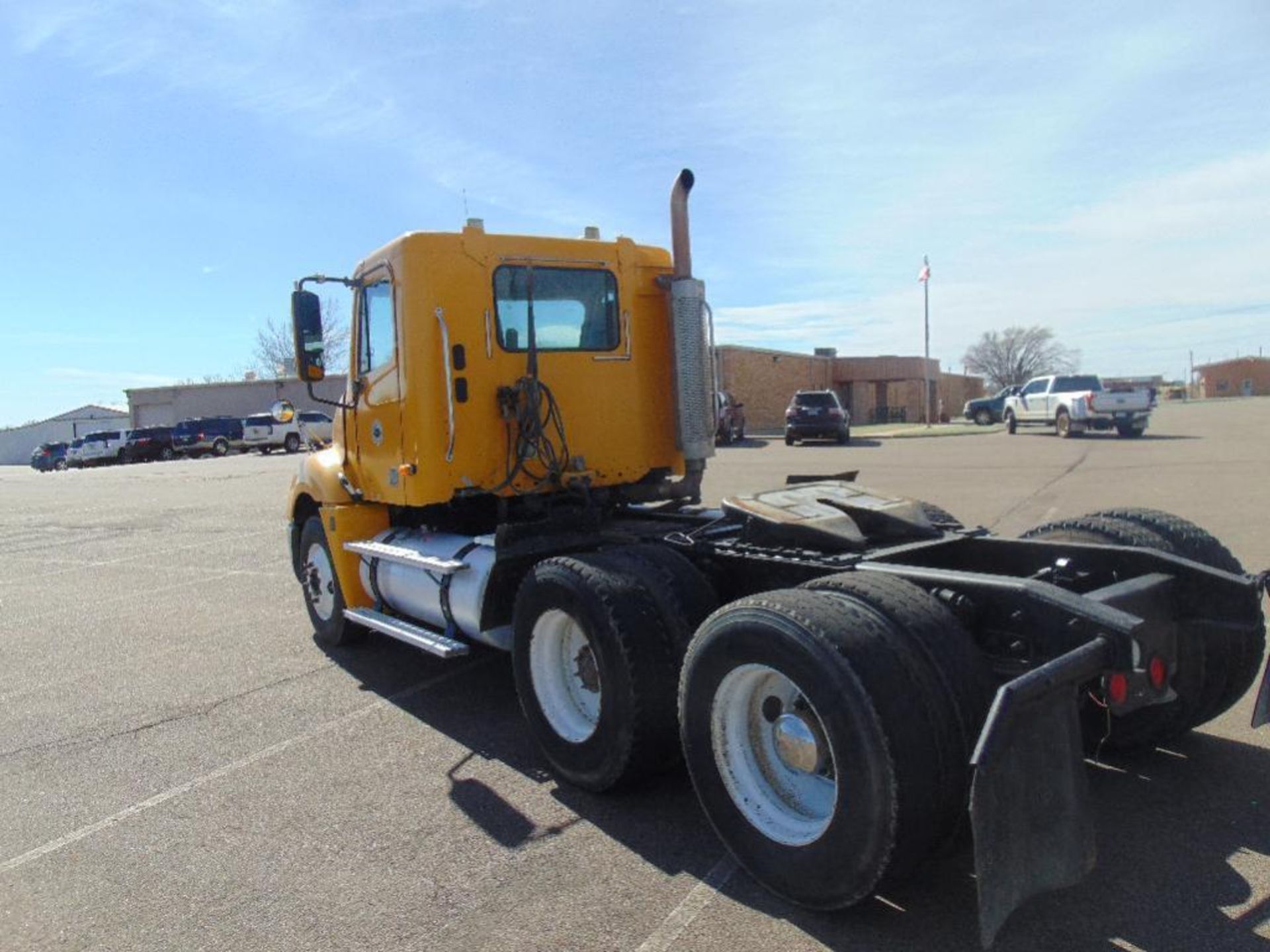 2004 Freightliner Columbia 120 T/A Truck, VIN # 1FUJA6CK34DM83671 Detroit 60 Eng, 500 HP, 433, 019 - Image 3 of 5