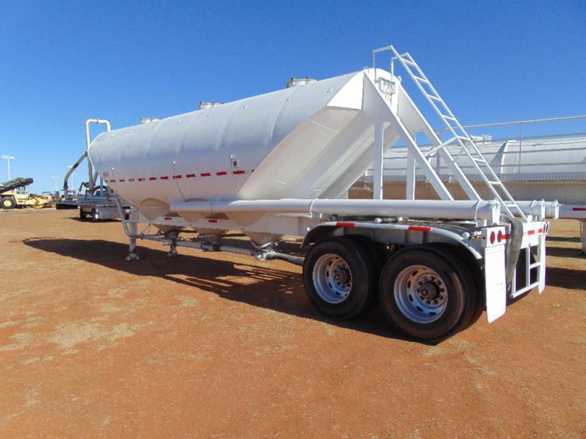 2011 EXA t/a Pneumatic Steel Trailer,s/n 3e9j142h3bt034175,a/r susp, capacity 1000 ft3 - Image 4 of 6
