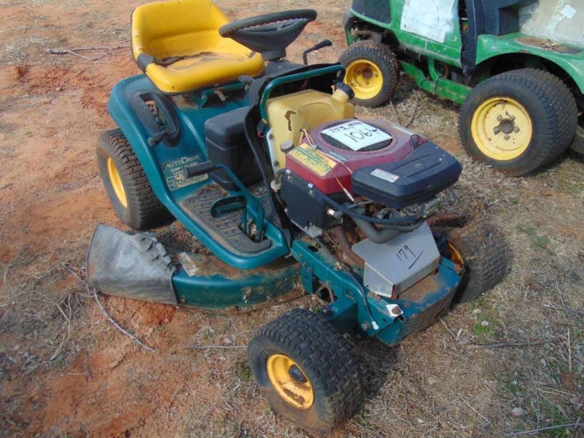Yard-Man Lawn Mower 42" cut, 17 hp Briggs n Straton Eng, ( does not run)