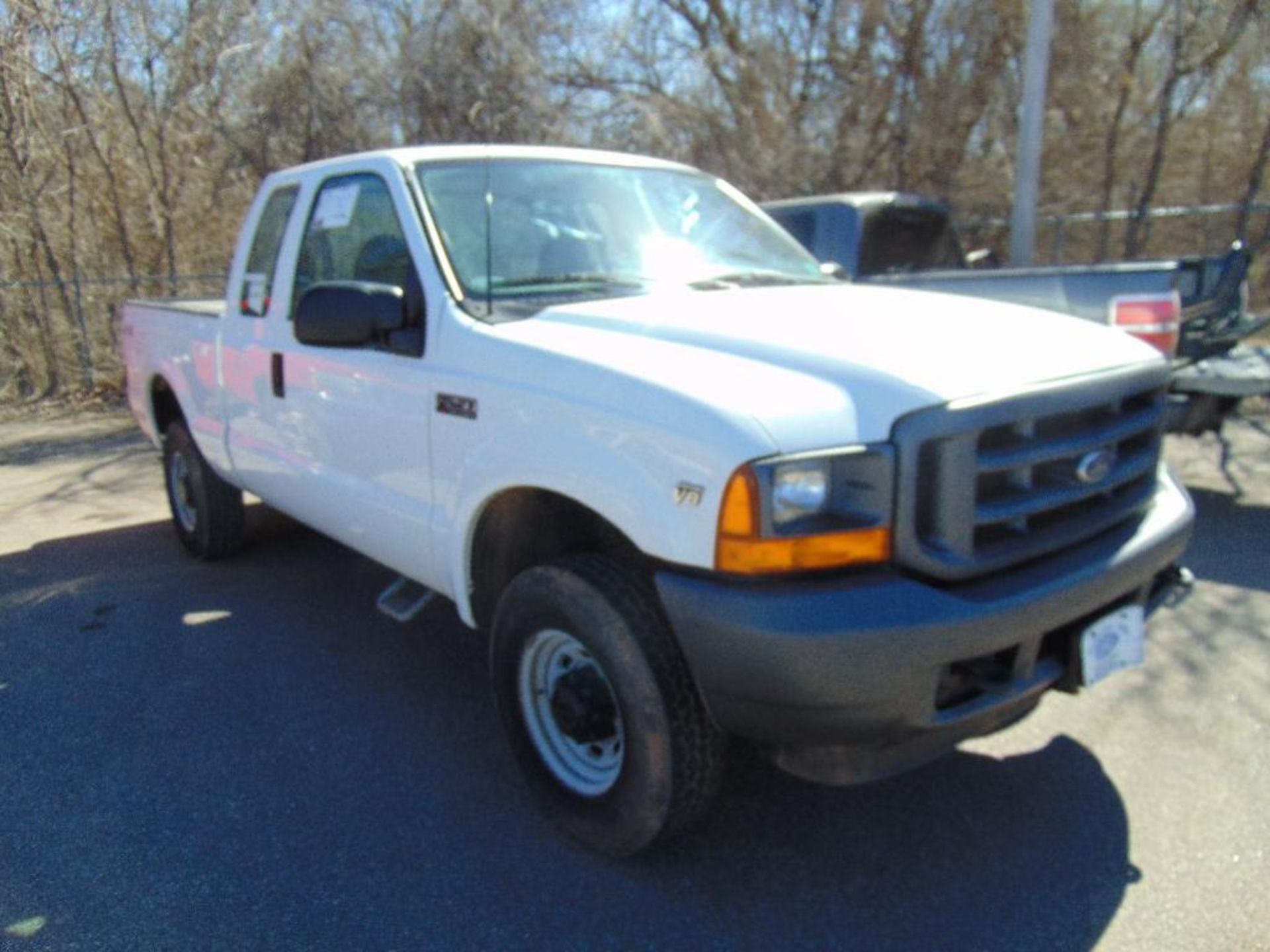 2001 Ford F250 4x4 Pickup s/n 1ftnx21l81eco9495 , ext cab, v8 gas eng, auto trans, od reads 139060 - Image 6 of 11