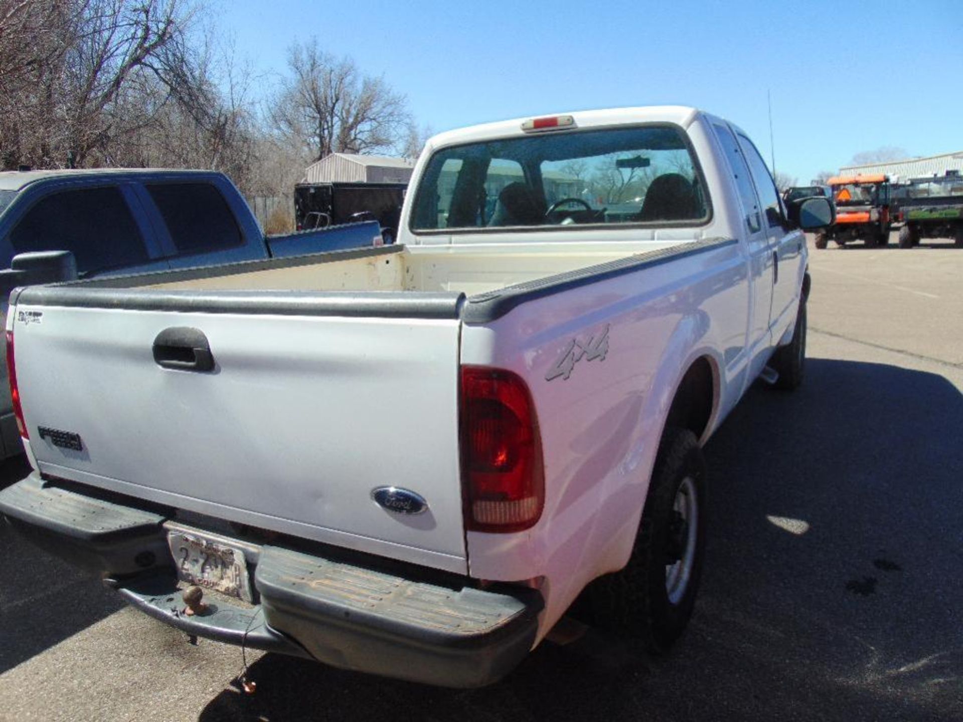 2001 Ford F250 4x4 Pickup s/n 1ftnx21l81eco9495 , ext cab, v8 gas eng, auto trans, od reads 139060 - Image 5 of 11