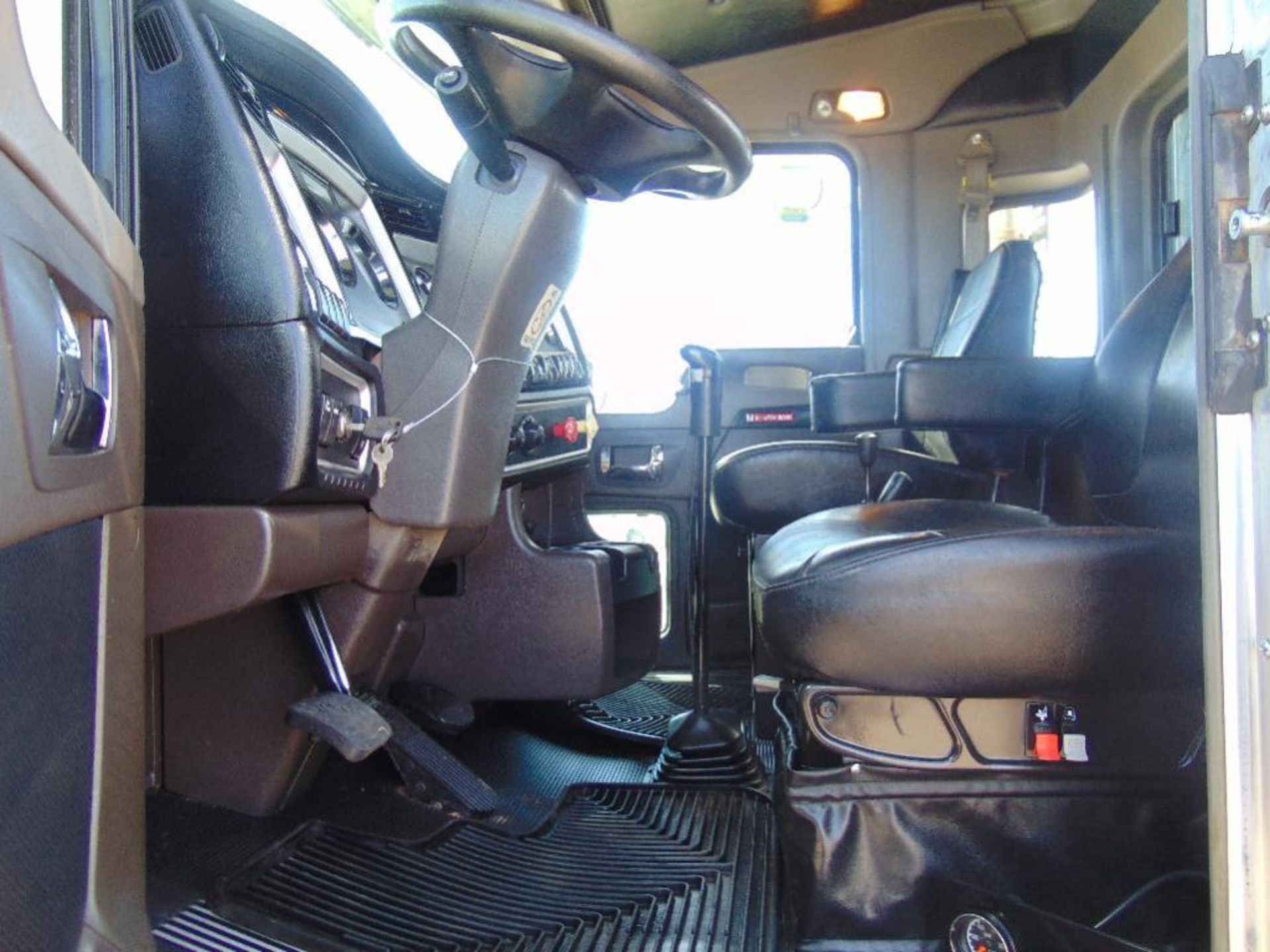 2014 Kenworth Triaxle Winch Truck, s/n 1xkdp4txxej408363,550 hp cummins,13 spd,145529 miles,hyd - Image 5 of 9