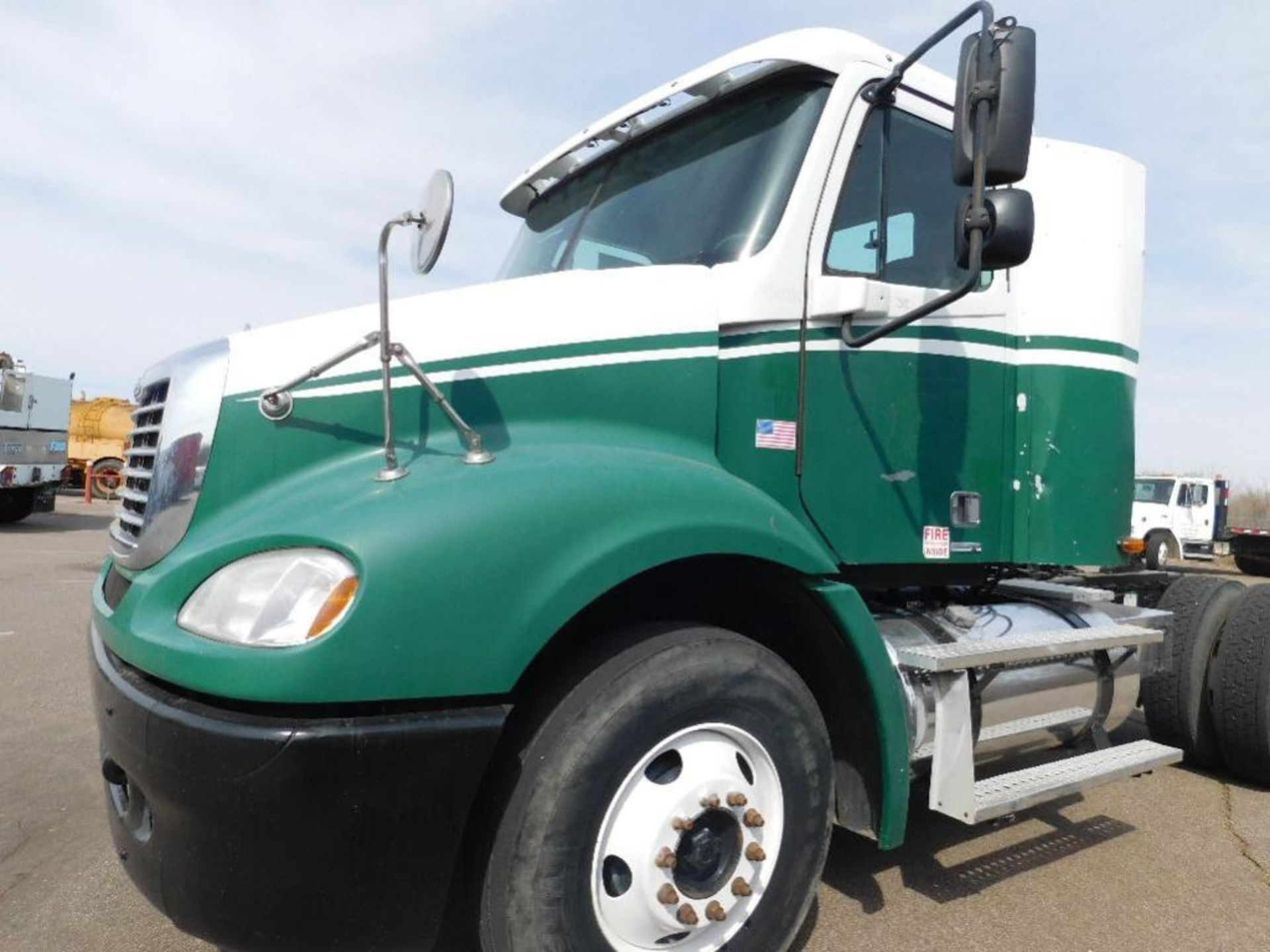 2005 Freightliner s/a Truck Tractor, s/n 1fubf9de96lu80413, cat eng, 10 spd trans, odometer reads - Image 3 of 4