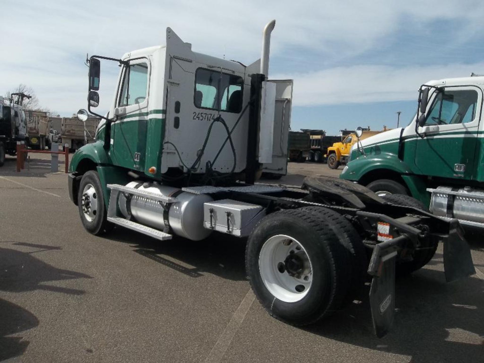 2006 Freightliner s/a Truck Tractor s/n 1fubf9de57lw70940, cat c13 eng, 10 spd trans, a/r , od reads - Image 4 of 6