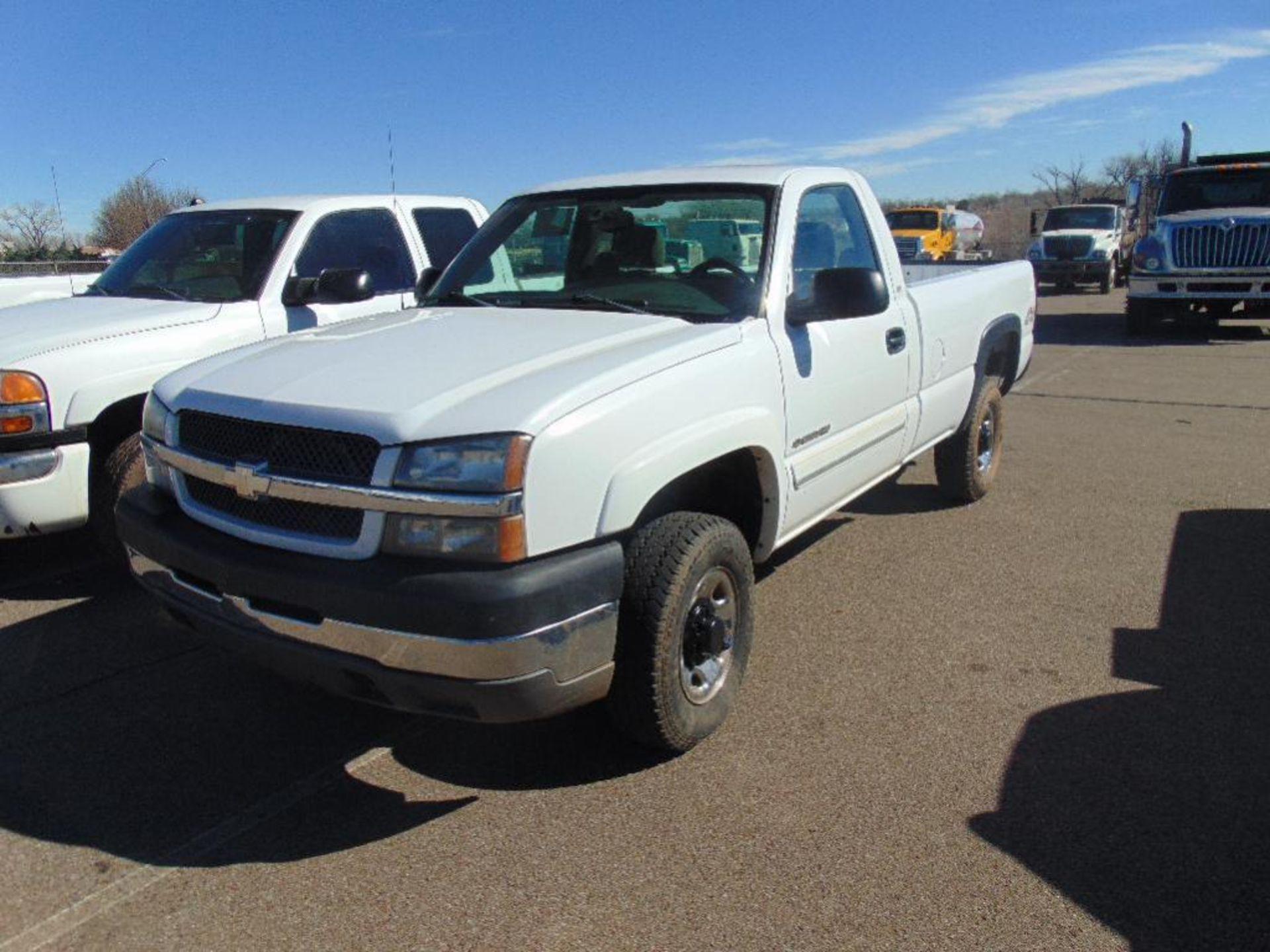 2004 Chevrolet 2500HD 4x4 Pickup s/n 1gchk24usue350433, v8 gas eng,auto trans, od reads 166468 miles