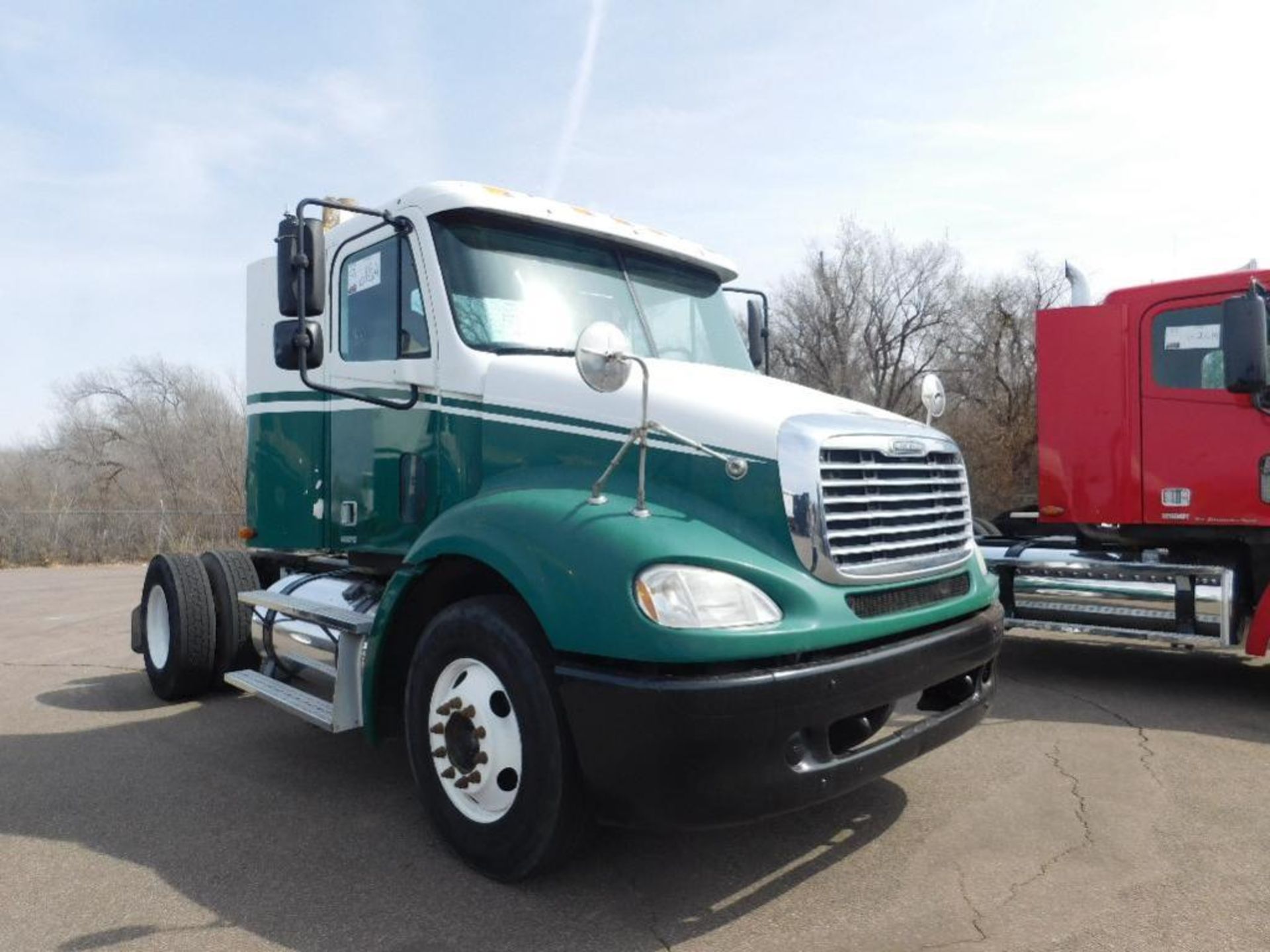 2005 Freightliner s/a Truck Tractor, s/n 1fubf9de96lu80413, cat eng, 10 spd trans, odometer reads