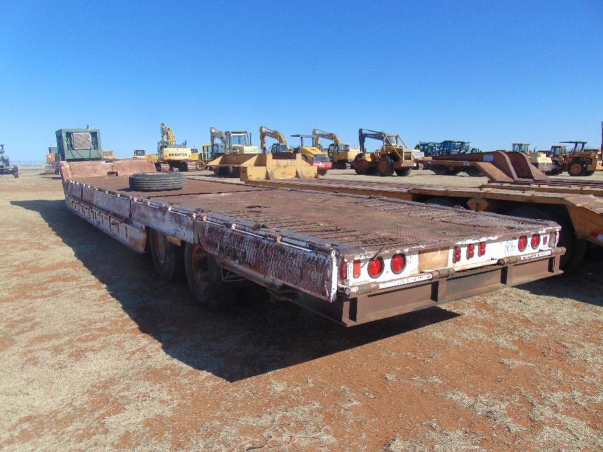1979 Trail Eze t/a Lowboy w/hyd Tail, s/n 5529979, Hyd dove tail,self contained, 35' load deck - Image 3 of 4
