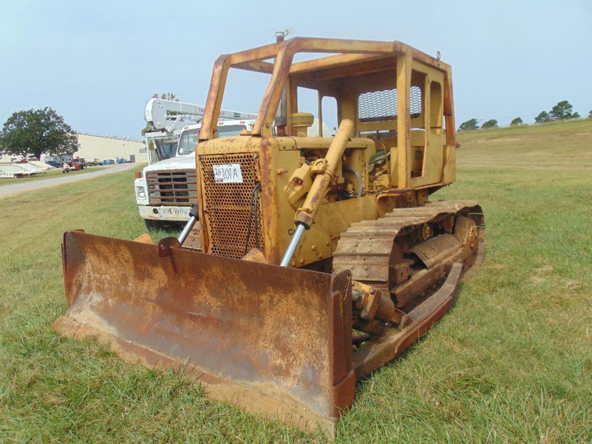 1973 Cat D5 Crawler Tractor , s/n 94j2069, s/dozer blade w/tilt,canopy, sweeps - Image 2 of 9