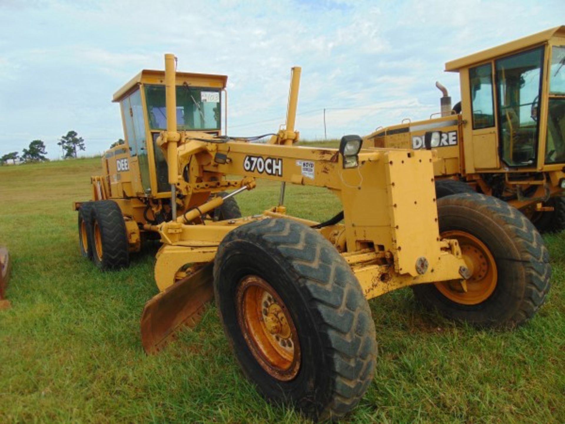 1992 John Deere 670CH Motor Grader, s/n 564692, 14' m.b,s.s, ripper, hour meter reads 14846 hrs, - Image 4 of 5