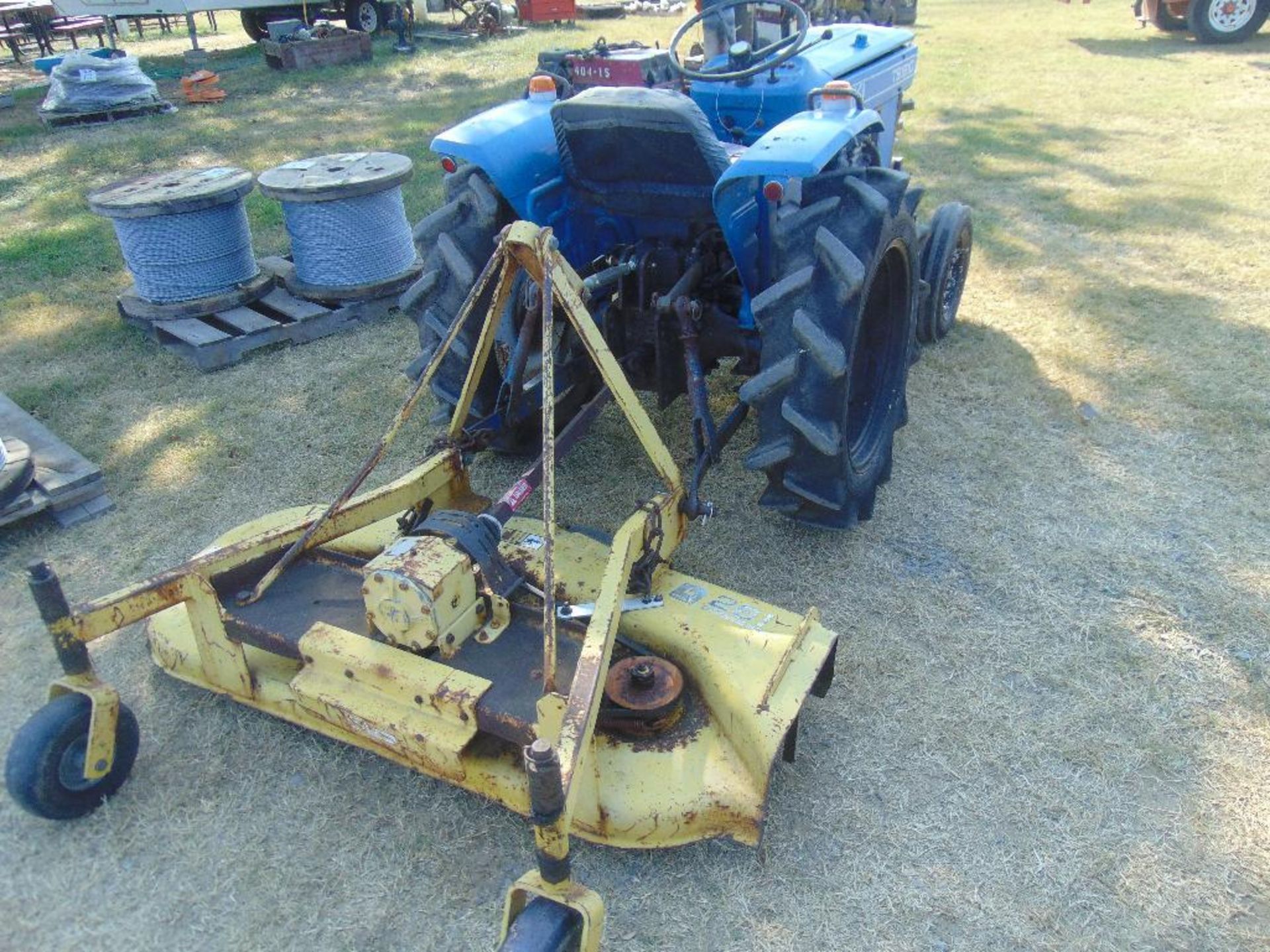 Iseki TS1610 Lawn Tractor, s/n 002275, 3pt, 540 pto, w/ john deere 261 5' mower, hour meter reads - Image 3 of 4