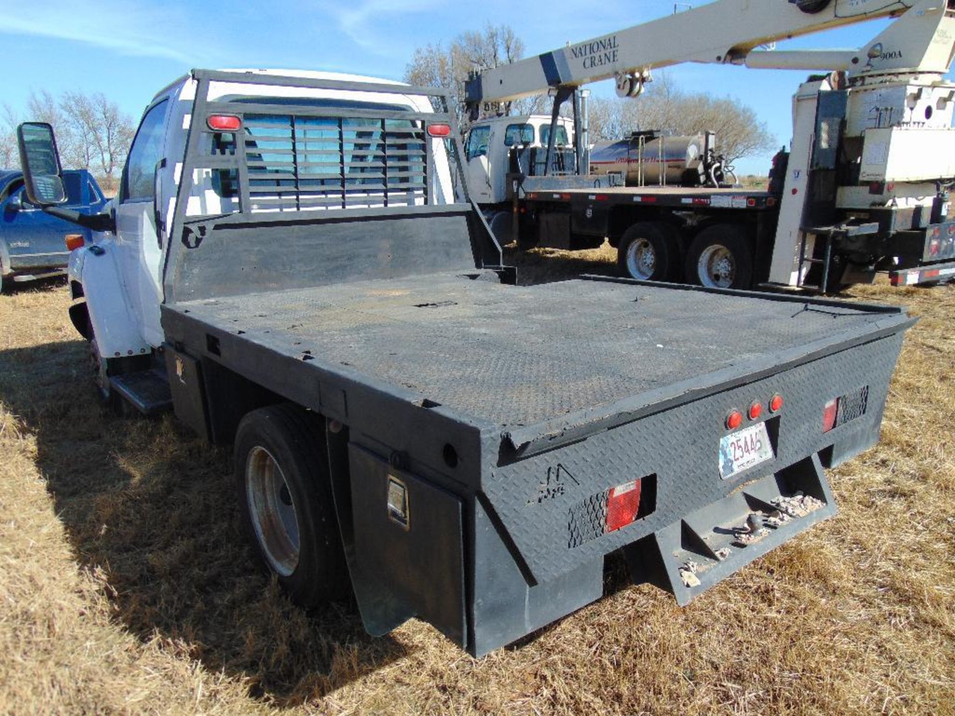 2002 Chevy C4500 S/A Flatbed Truck, s/n 1gbc4e1e73f506567, v8 gas eng, 6 spd trans, odometer does - Image 5 of 8