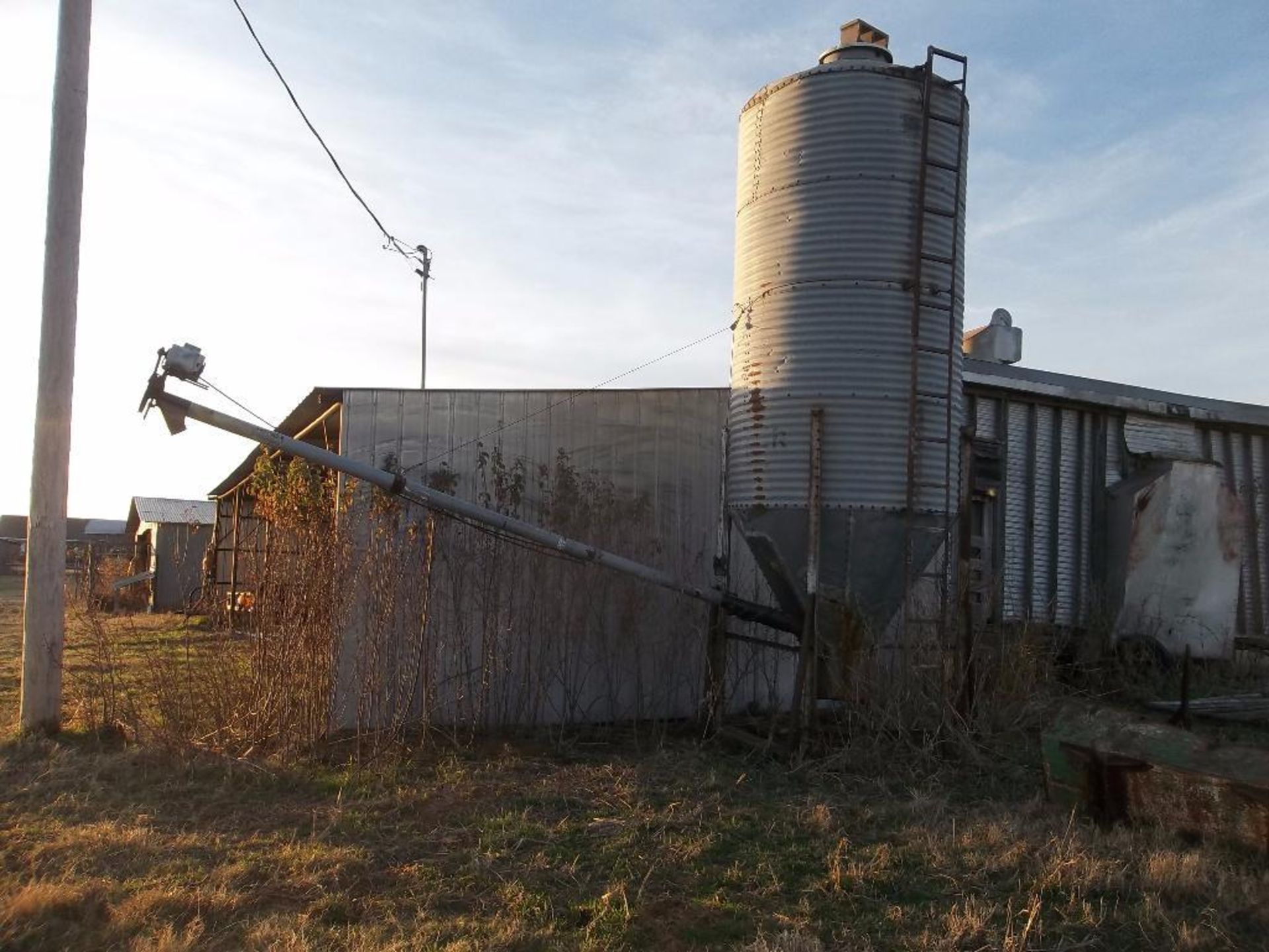 10 Ton Feedbin w/electric Auger , (Sold Offsite Bray Ok)