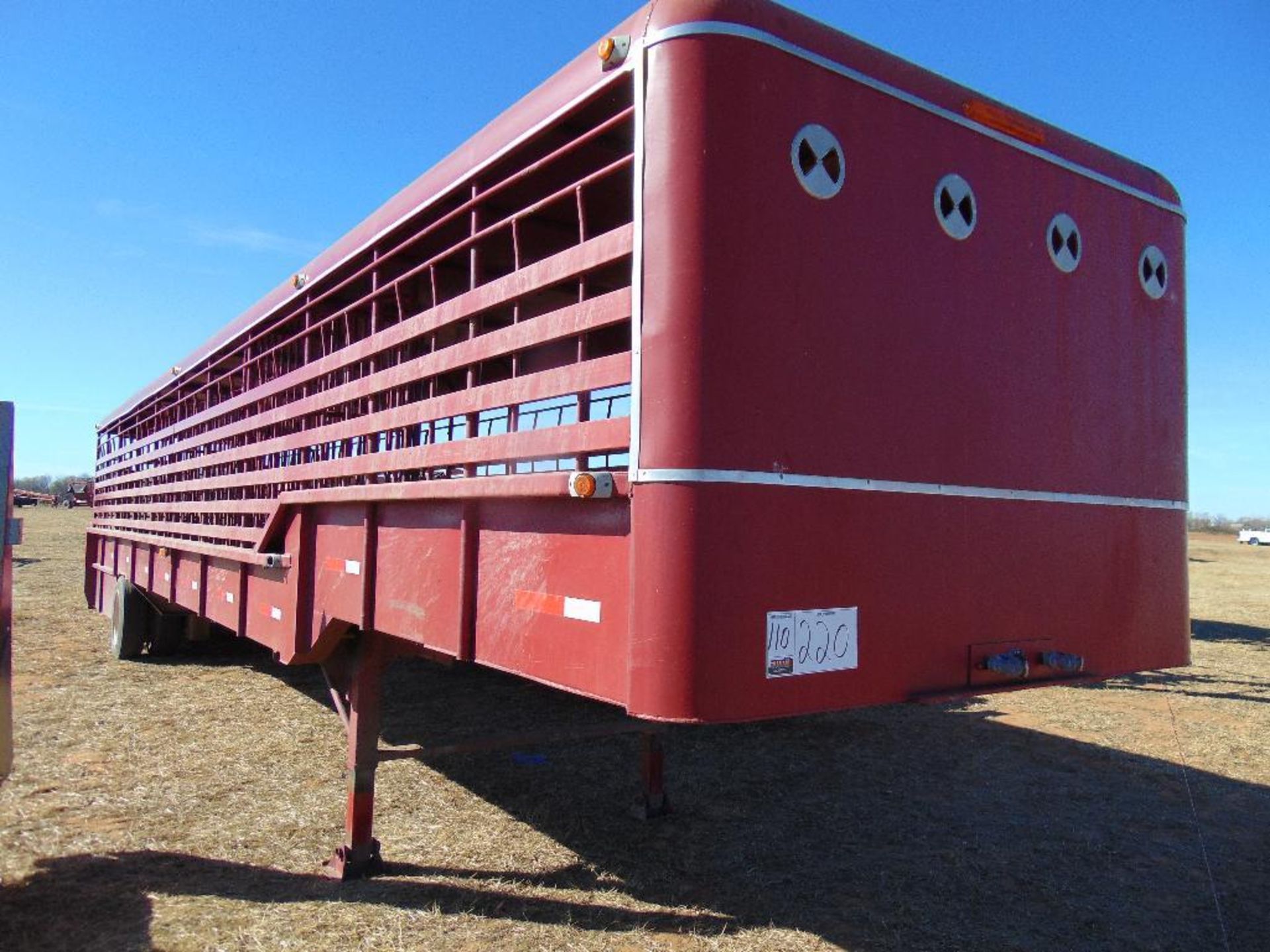 2007 Gooseneck S/A 43' Ground Load Livestock Trailer, s/n 16gs743147b060888, 3 cut gates, sliding - Image 2 of 6
