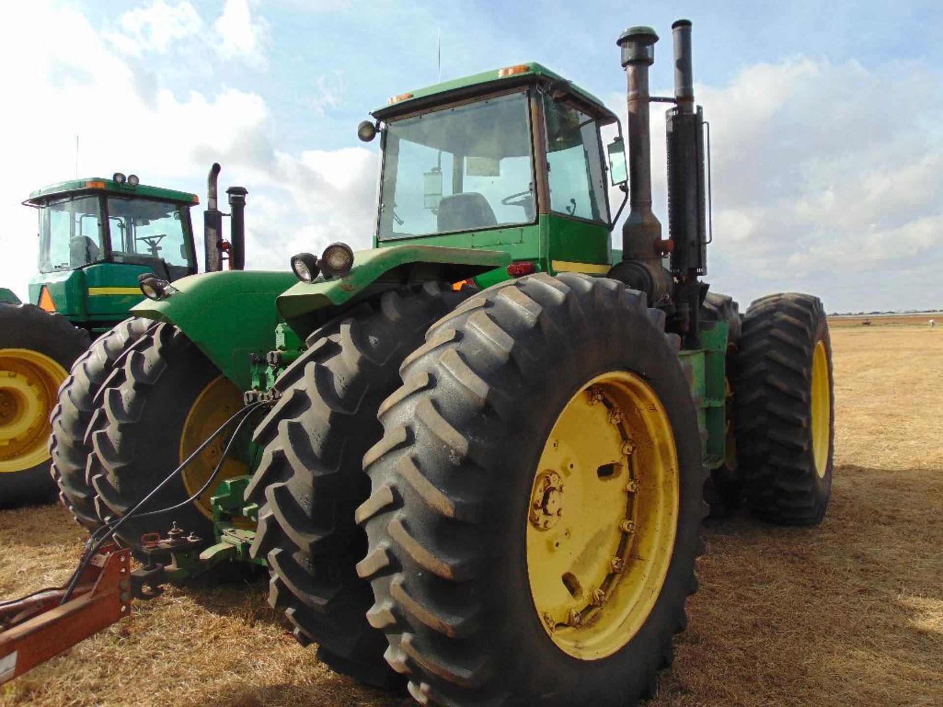 John Deere 8850 4x4 Farm Tractor, s/n h004199, cab, a/c, 4 hyd , duals, hour meter reads 04937 hrs, - Image 8 of 10