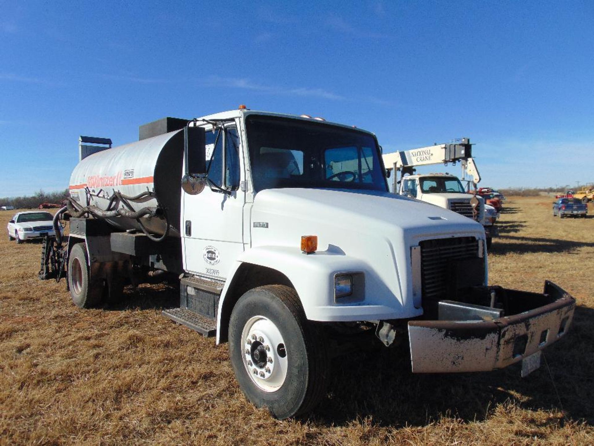 1999 Feightliner FL70 S/A Distributor Truck, s/n 1fv6hfaa8xhb27935, cummins eng, 5x2 trans, od reads - Image 2 of 10