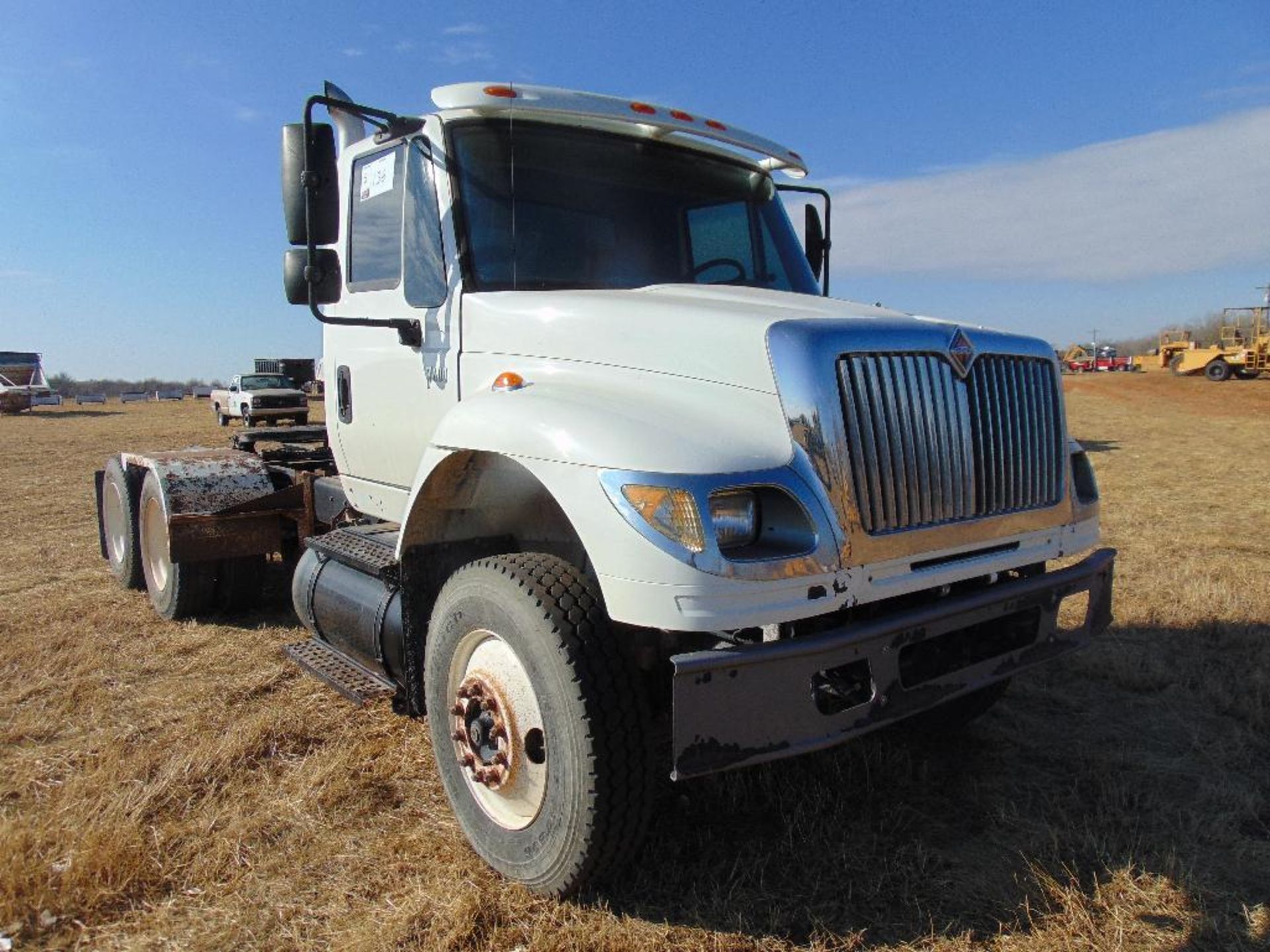 2005 IHC 7600 T/A Truck Tractor, s/n 1hswysbr065235647, cat c 13 eng, 10 spd trans, od reads 209294 - Image 2 of 10