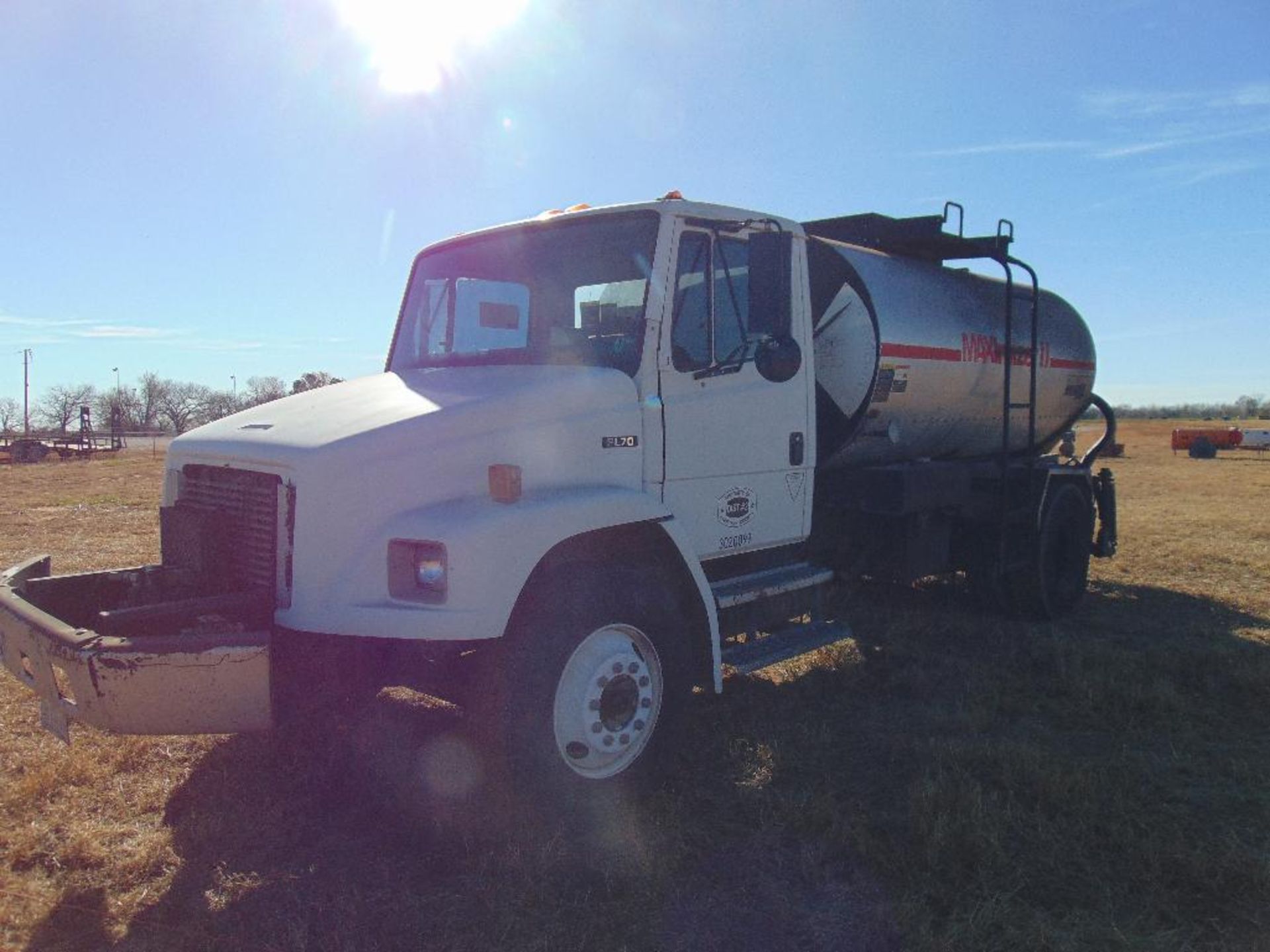 1999 Feightliner FL70 S/A Distributor Truck, s/n 1fv6hfaa8xhb27935, cummins eng, 5x2 trans, od reads - Image 4 of 10