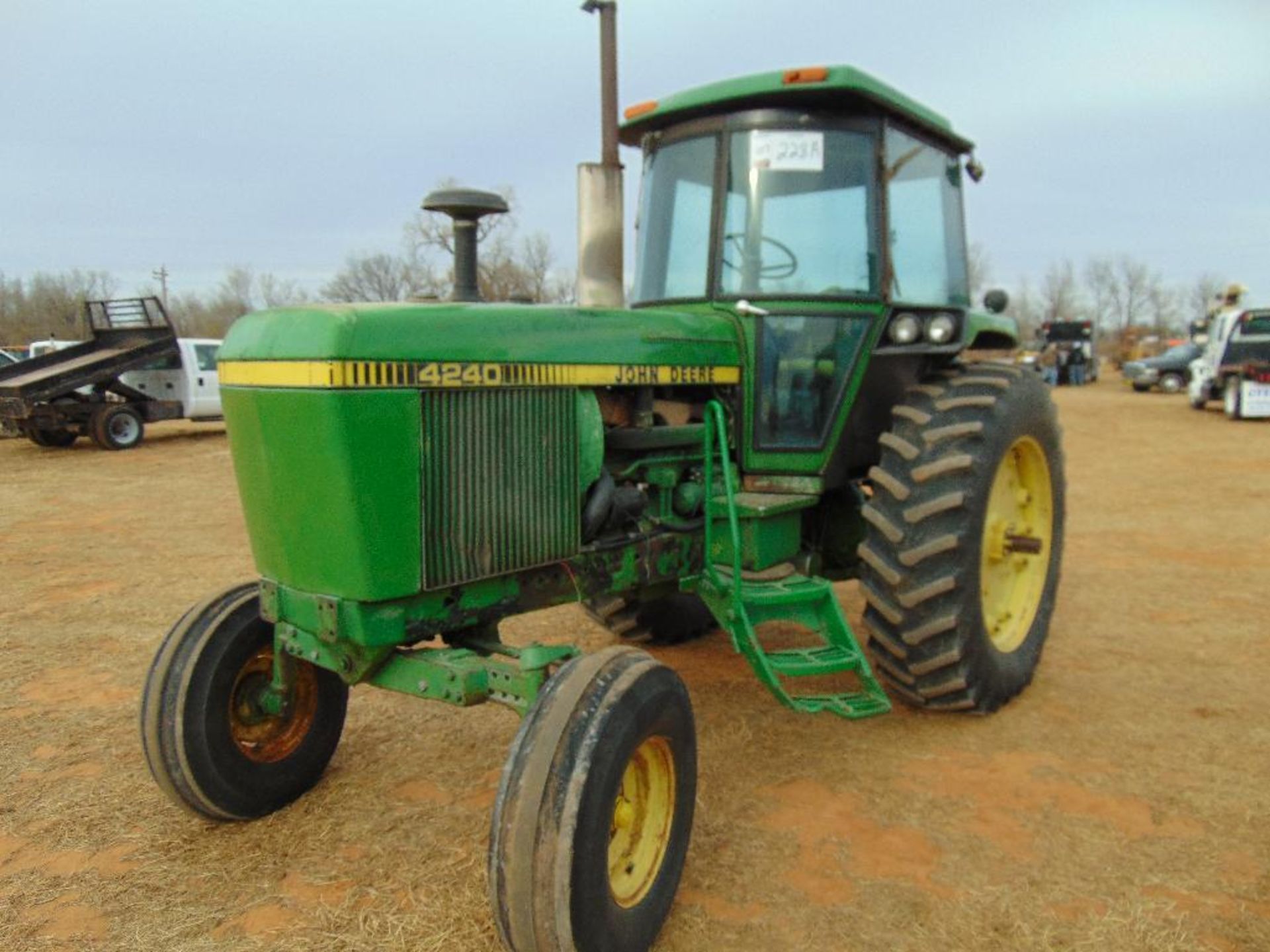 John Deere 4240 Farm Tractor s/n 006911r, 3pt ,pto, 3 remotes, hour meter reads 9892 hrs, - Image 2 of 10