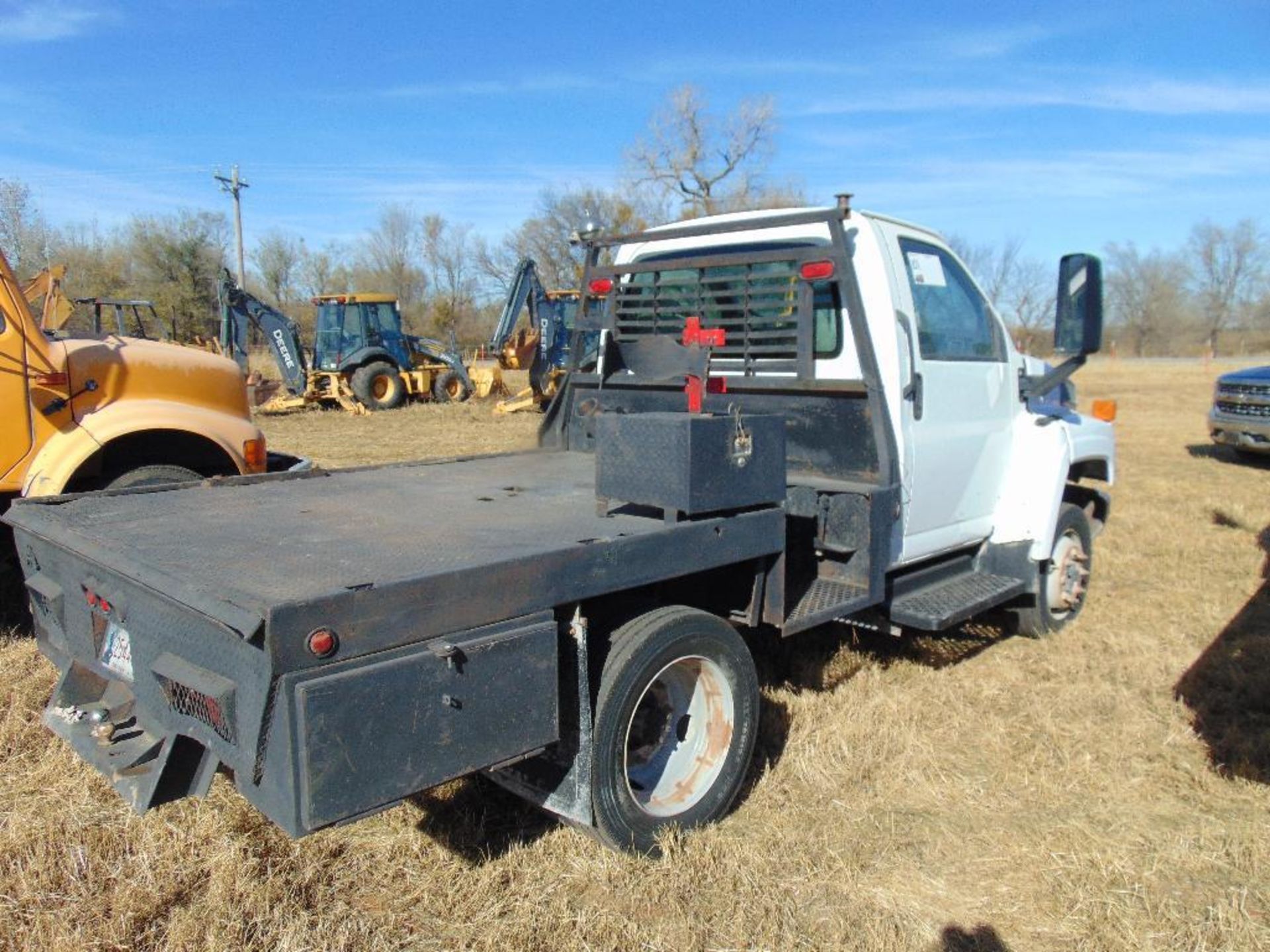 2002 Chevy C4500 S/A Flatbed Truck s/n 1gbc4e1e03f504627, v8 gas eng, 6 spd trans, od reads 50073 - Image 8 of 8