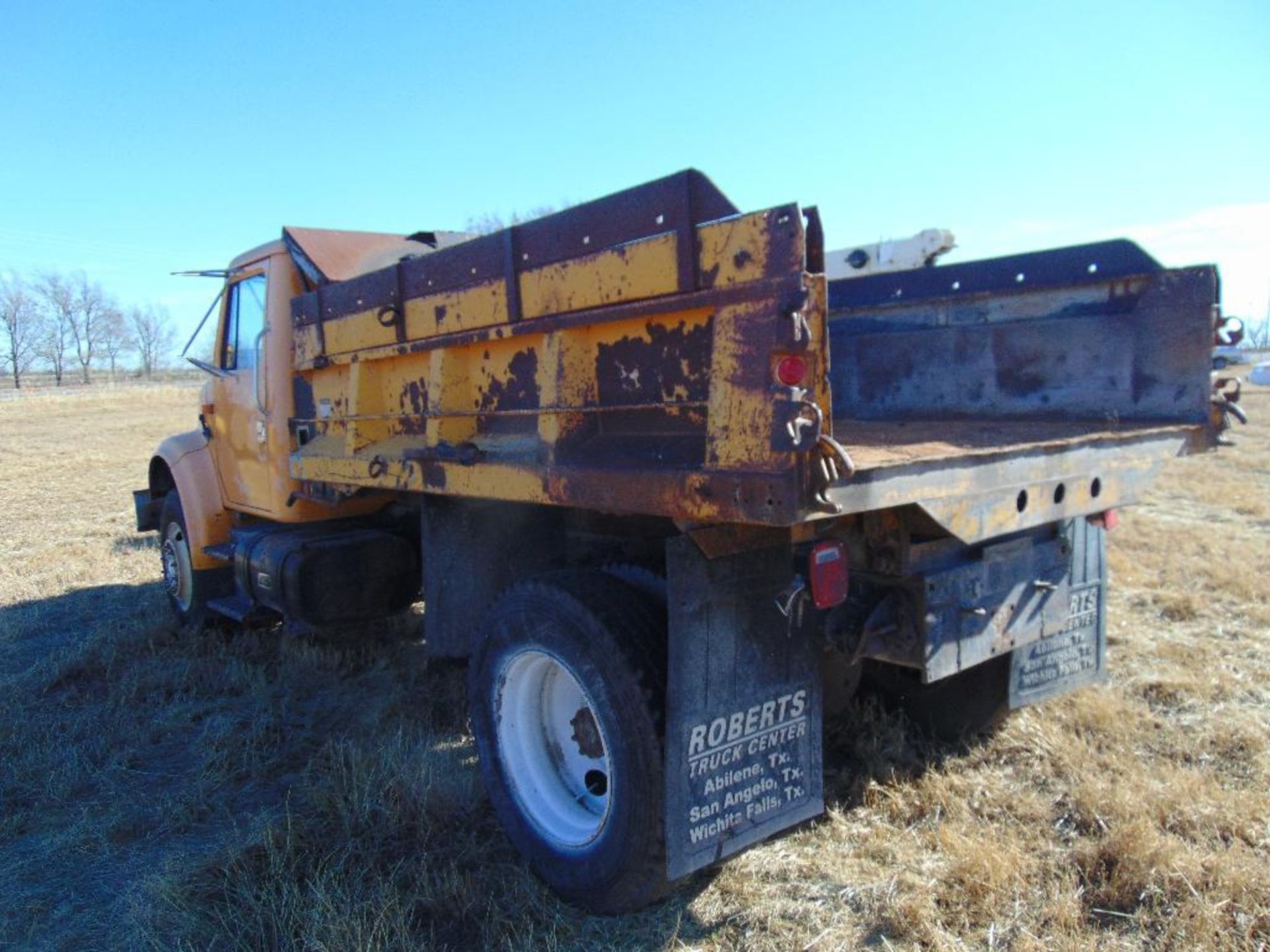 1992 IHC 4700 S/A Dump Truck , s/n 1htscphp7nh431313, ihc diesel eng, auto trans, od reads 252511 - Image 5 of 10