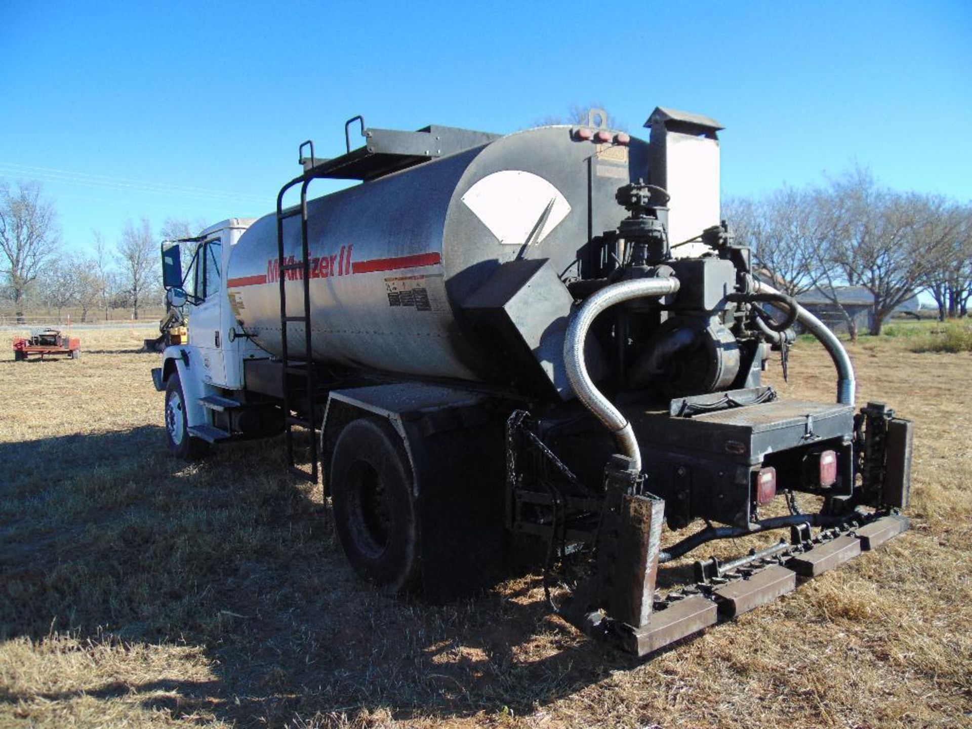 1999 Feightliner FL70 S/A Distributor Truck, s/n 1fv6hfaa8xhb27935, cummins eng, 5x2 trans, od reads - Image 6 of 10