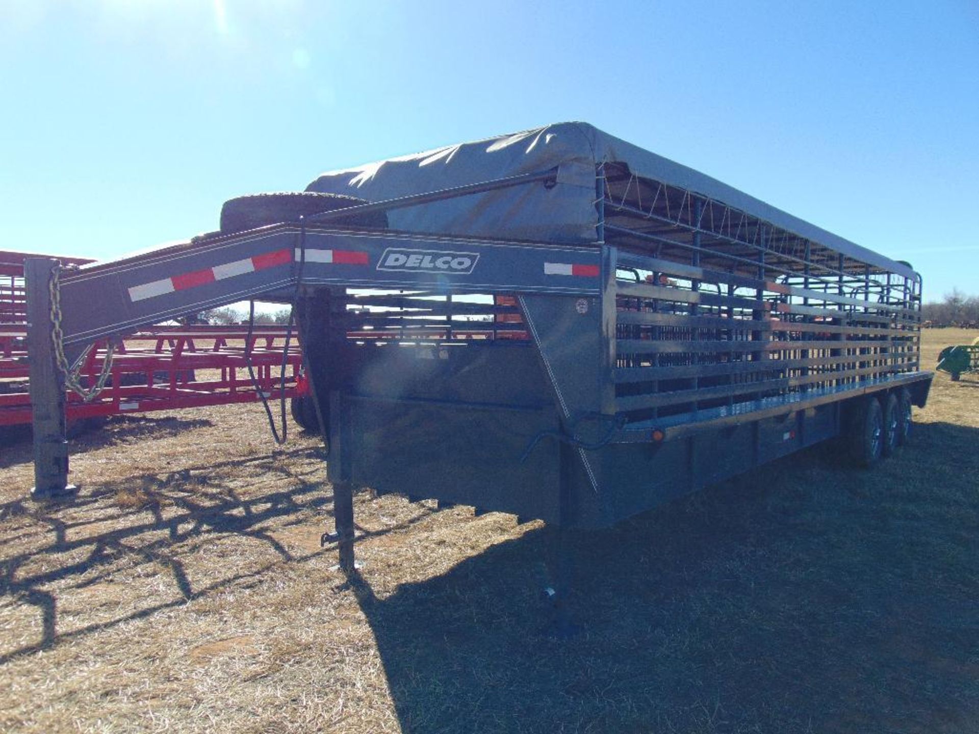 2017 Delco 32'x6'8" Tri axle Cattle Trailer, s/n , tarp, 7k axles, butterfly gates, (3) cut gates, - Image 4 of 8