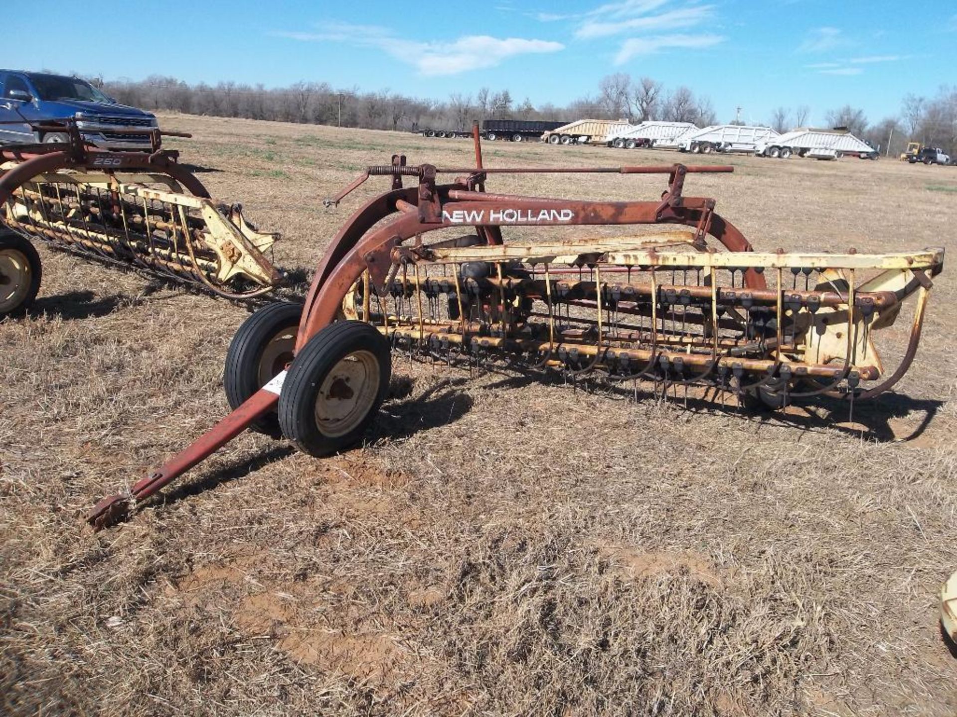 (2) New Holland 258 Side Delivery rakes, (1) left, (1) right - Image 4 of 4
