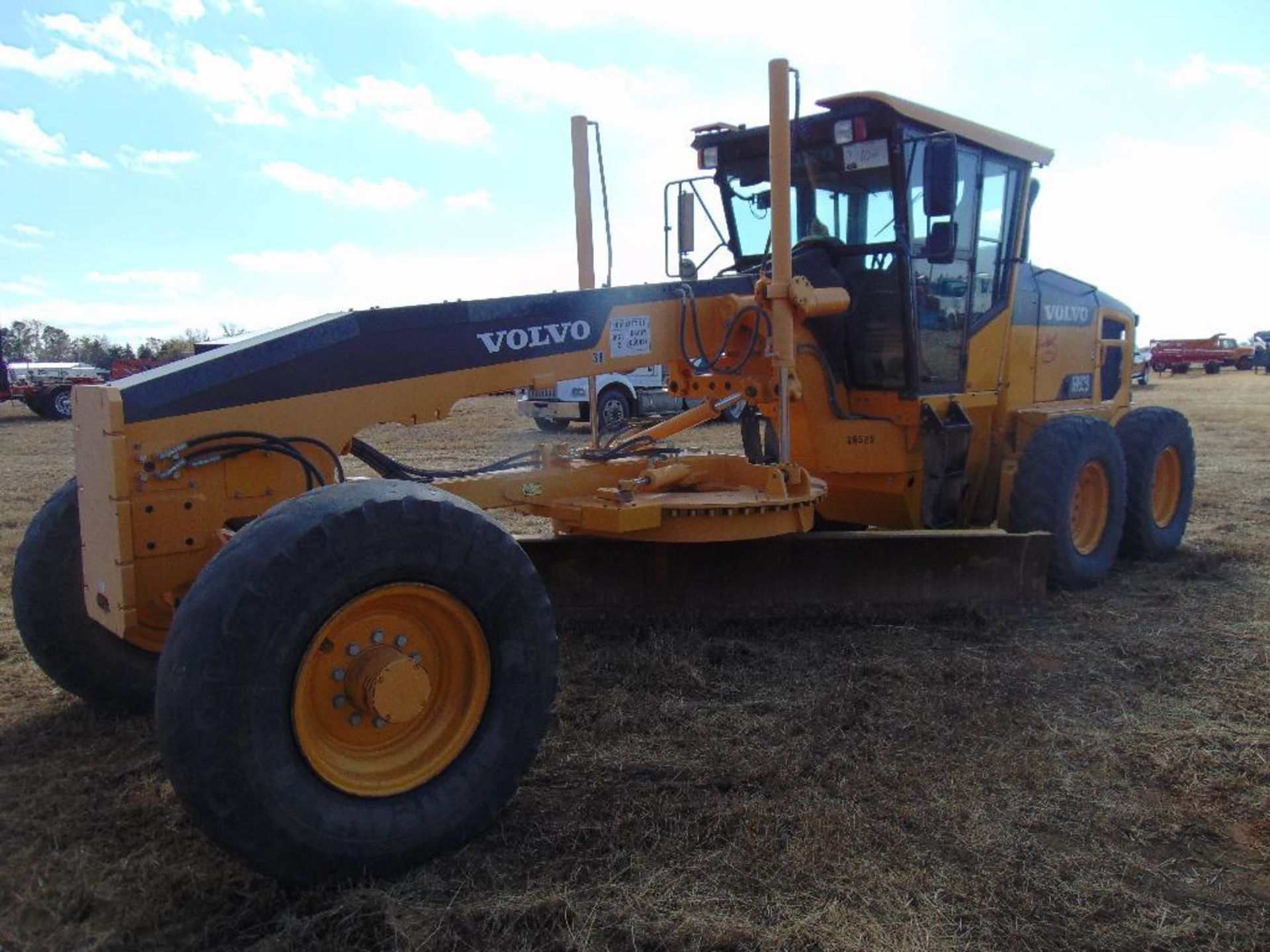 2012 Volvo G930B Motorgrader s/n vceg930bl0s575056, 14' m.b., cab, a/c, hour meter reads 5358 hrs, - Image 2 of 10