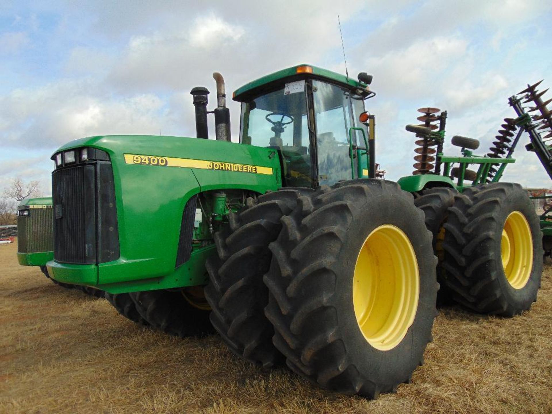 John Deere 9400 4x4 Farm Tractor, s/m p030793, cab, a/c, 4 hyd, duals, hour meter reads 4748 hrs, - Image 2 of 10