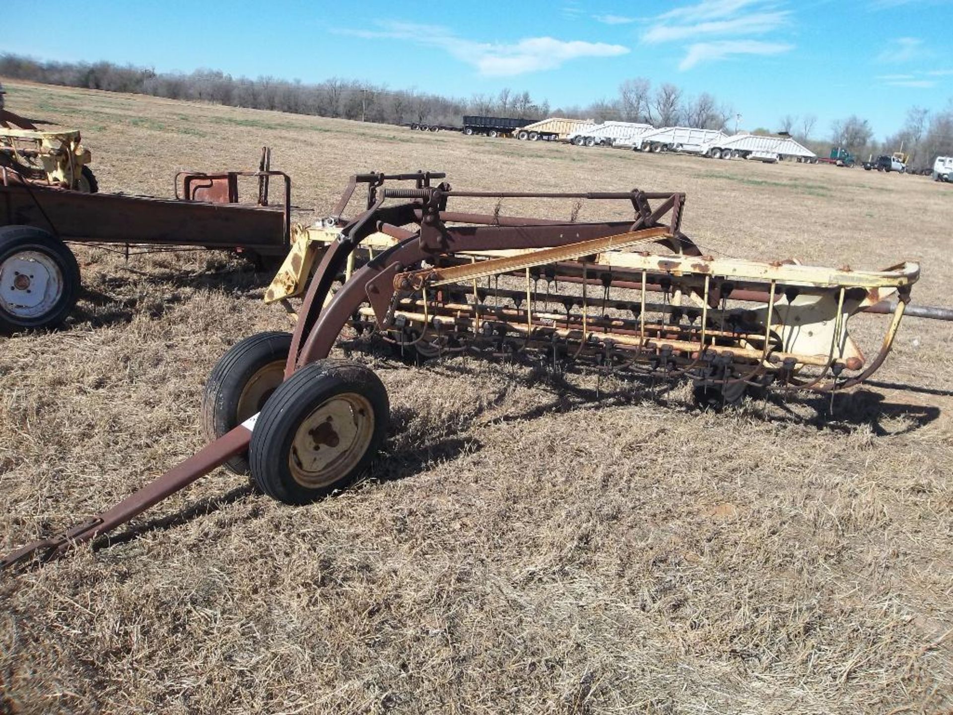 (2) New Holland 258 Side Delivery rakes, (1) left, (1) right - Image 3 of 4