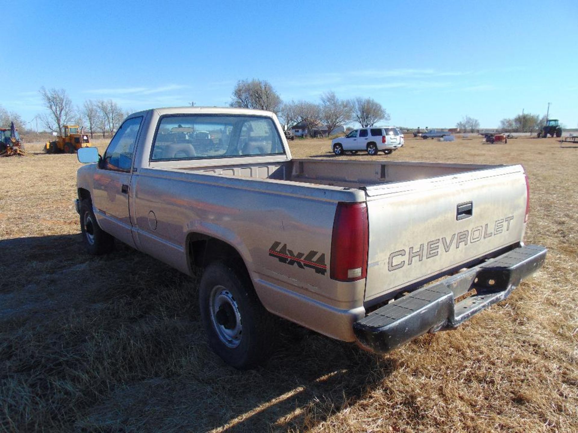 1992 Chevy 2500 Pickup, s/n 1gcfk24h7nz181990, v8 gas eng, auto trans, od reads 149965 miles - Image 5 of 10