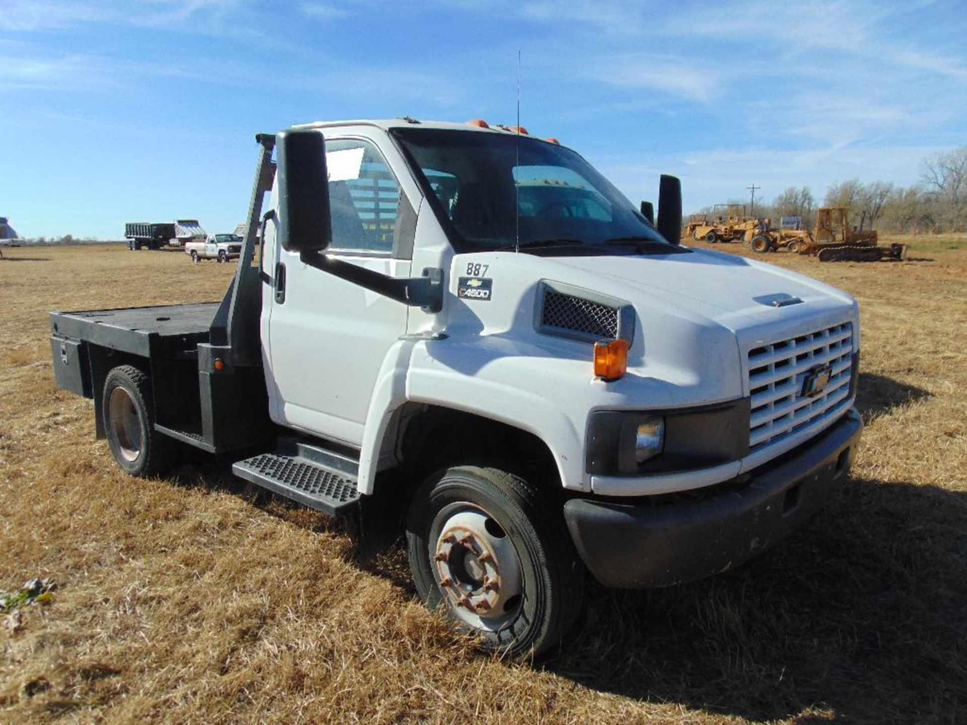 2002 Chevy C4500 S/A Flatbed Truck, s/n 1gbc4e1e73f506567, v8 gas eng, 6 spd trans, odometer does - Image 2 of 8