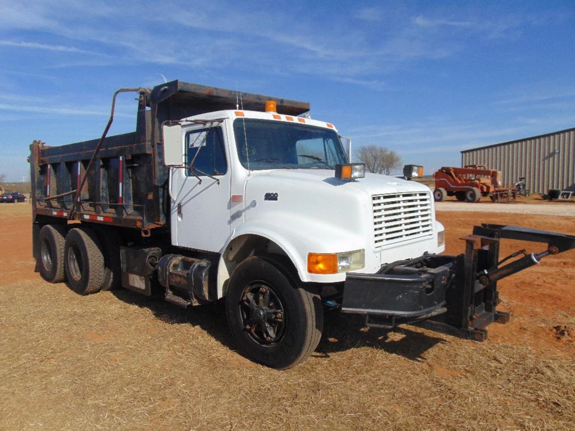 1994 IHC 4900 T/A Dump Truck, s/n 1htshaar65h633467, dt466 eng, auto trans, od reads 64825 miles, 14 - Image 2 of 10