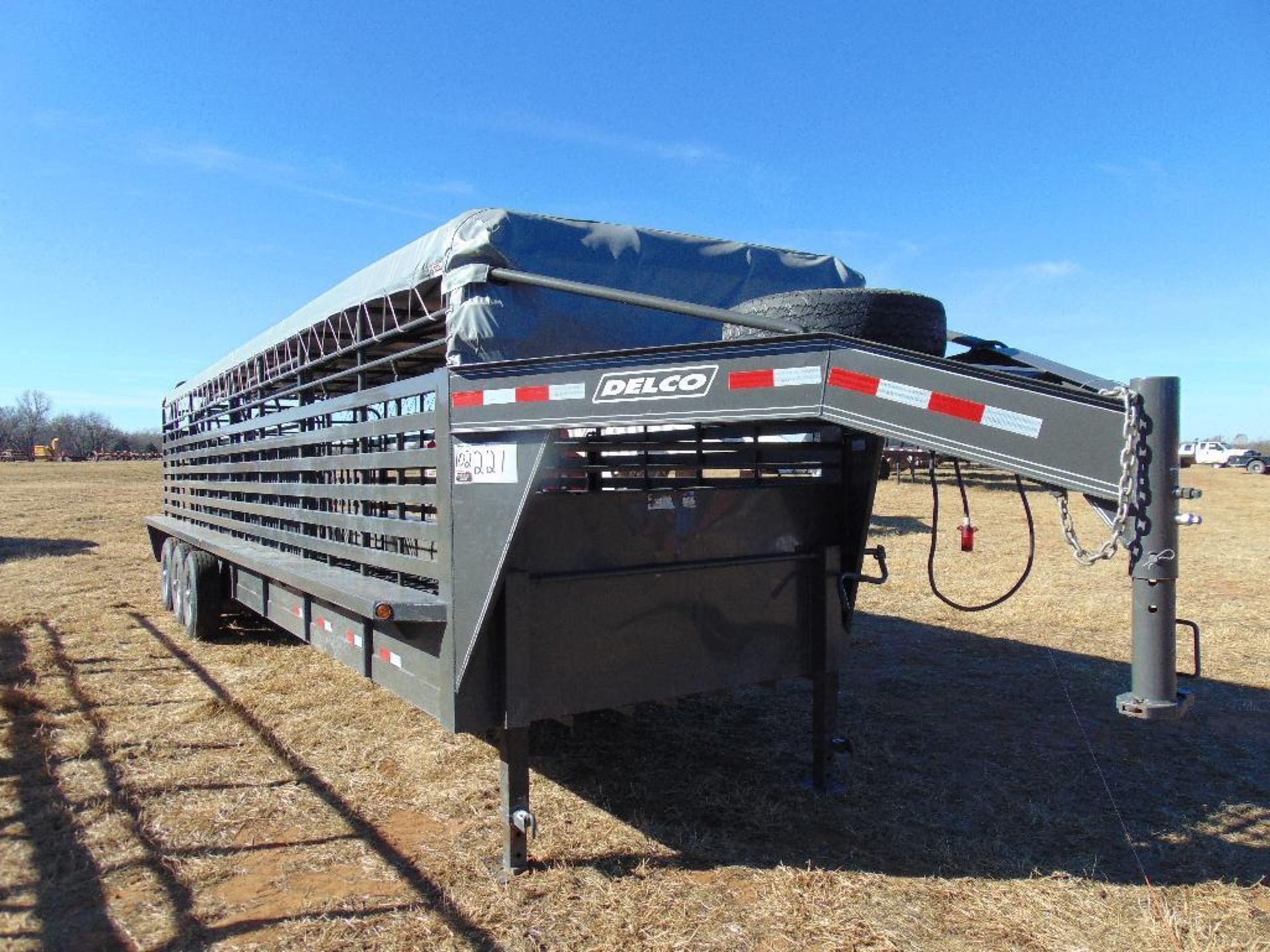 2017 Delco 32'x6'8" Tri axle Cattle Trailer, s/n , tarp, 7k axles, butterfly gates, (3) cut gates, - Image 2 of 8