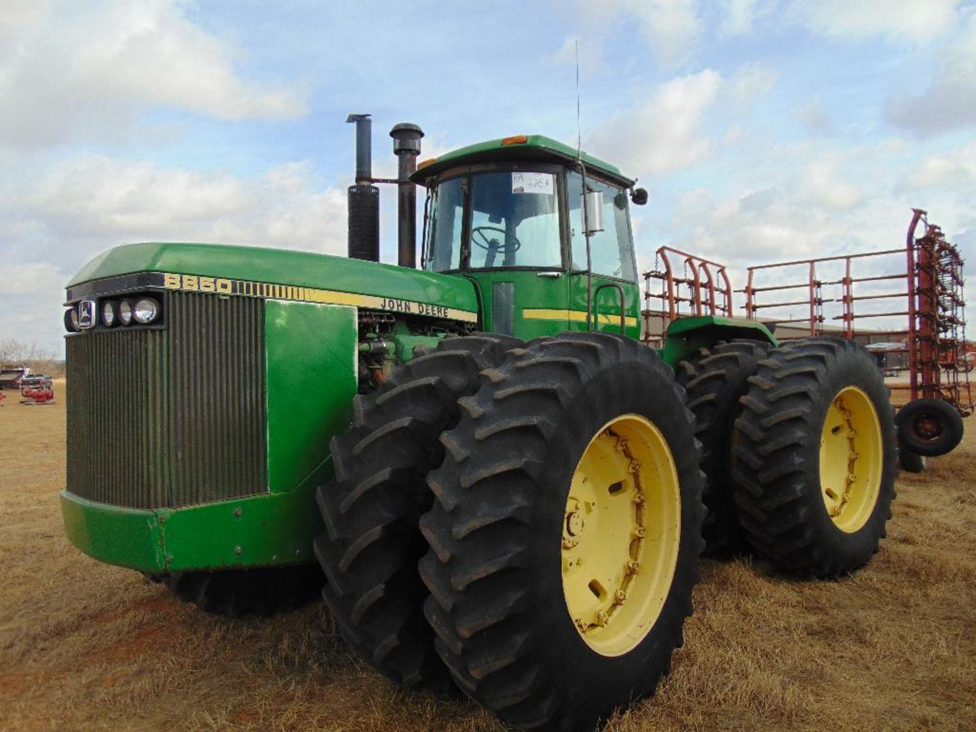 John Deere 8850 4x4 Farm Tractor, s/n h004199, cab, a/c, 4 hyd , duals, hour meter reads 04937 hrs, - Image 2 of 10