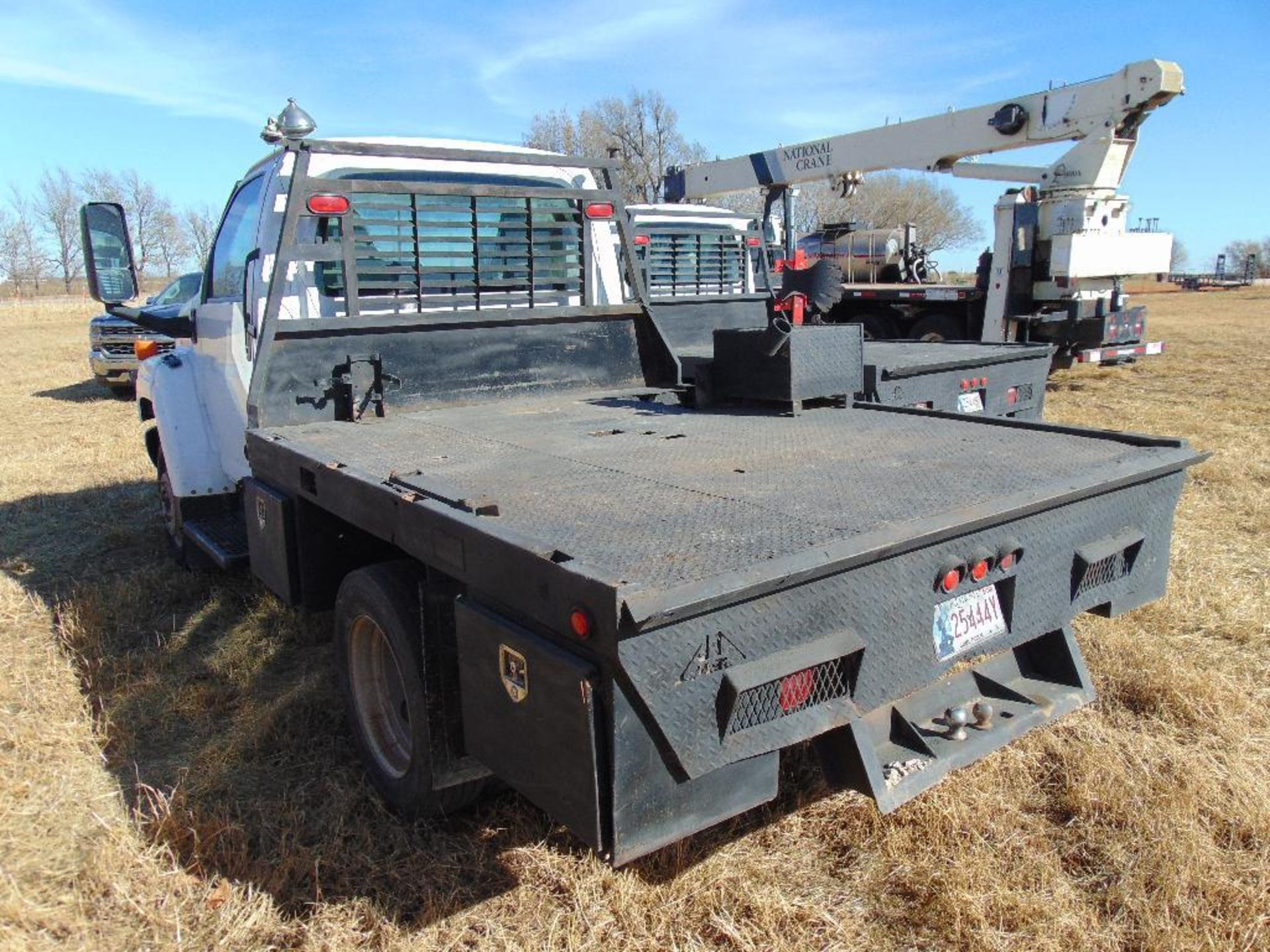 2002 Chevy C4500 S/A Flatbed Truck s/n 1gbc4e1e03f504627, v8 gas eng, 6 spd trans, od reads 50073 - Image 5 of 8