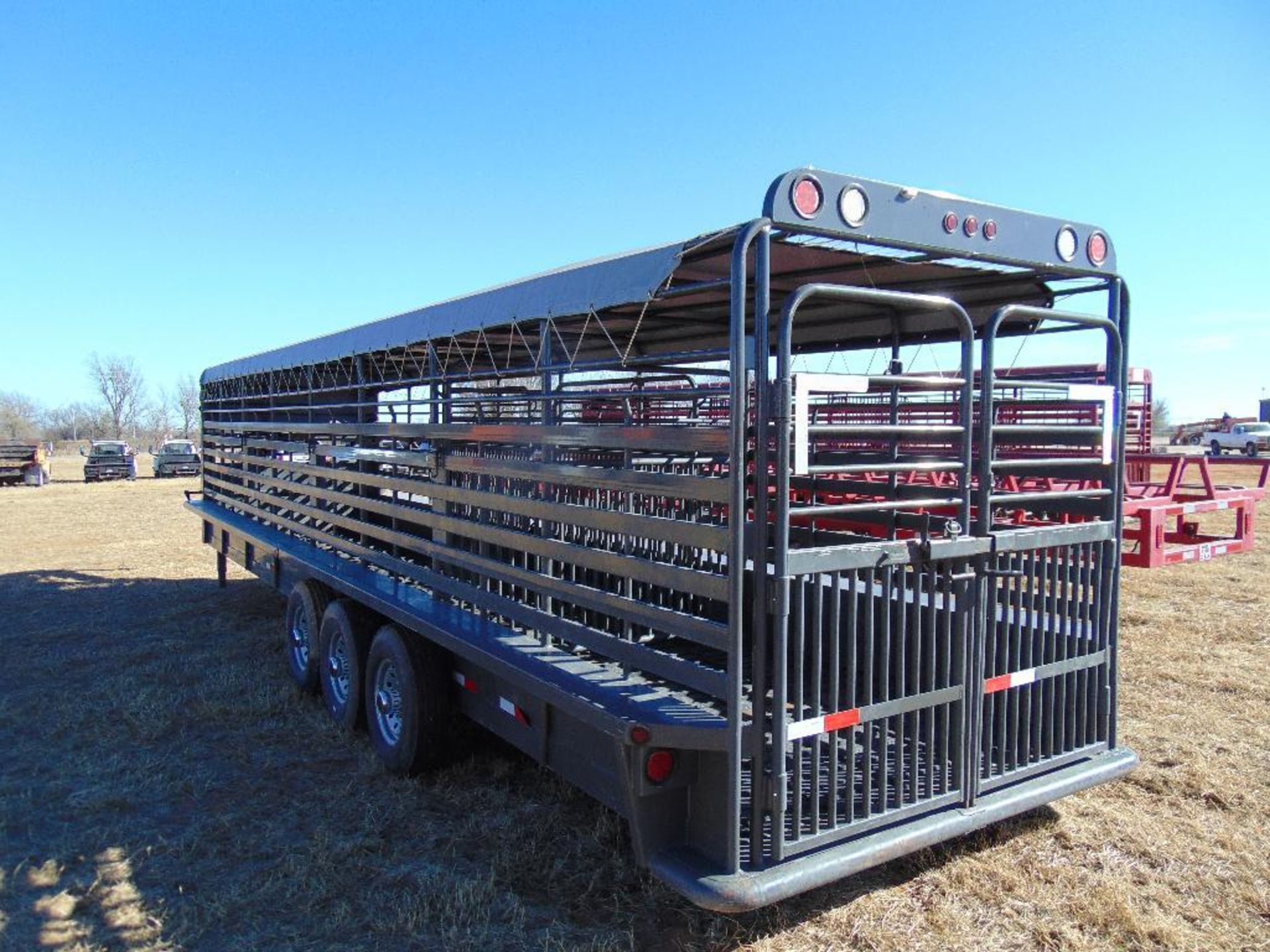 2017 Delco 32'x6'8" Tri axle Cattle Trailer, s/n , tarp, 7k axles, butterfly gates, (3) cut gates, - Image 5 of 8