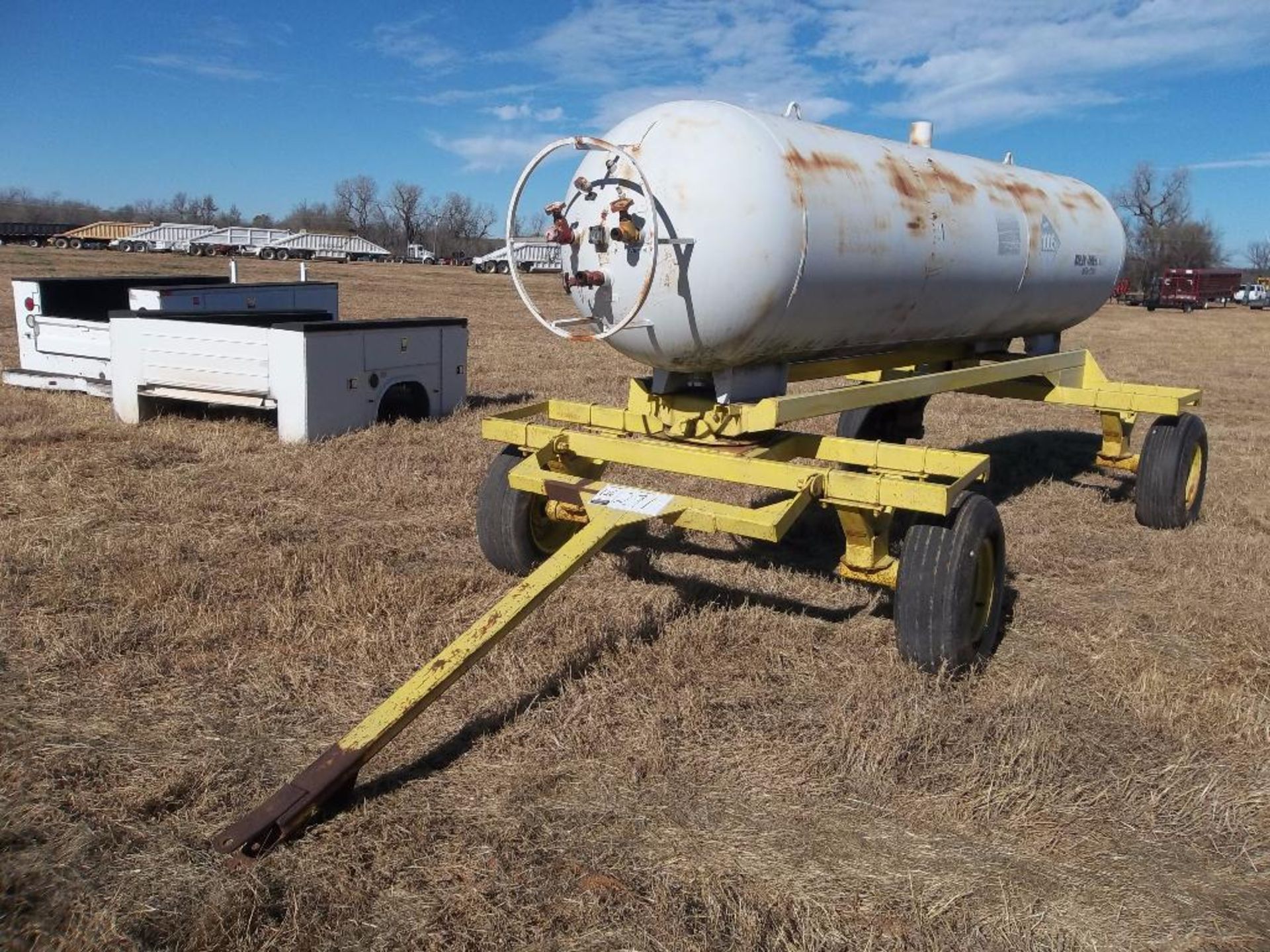 Anhydrous Nurse Tank Front Fill - Image 2 of 6