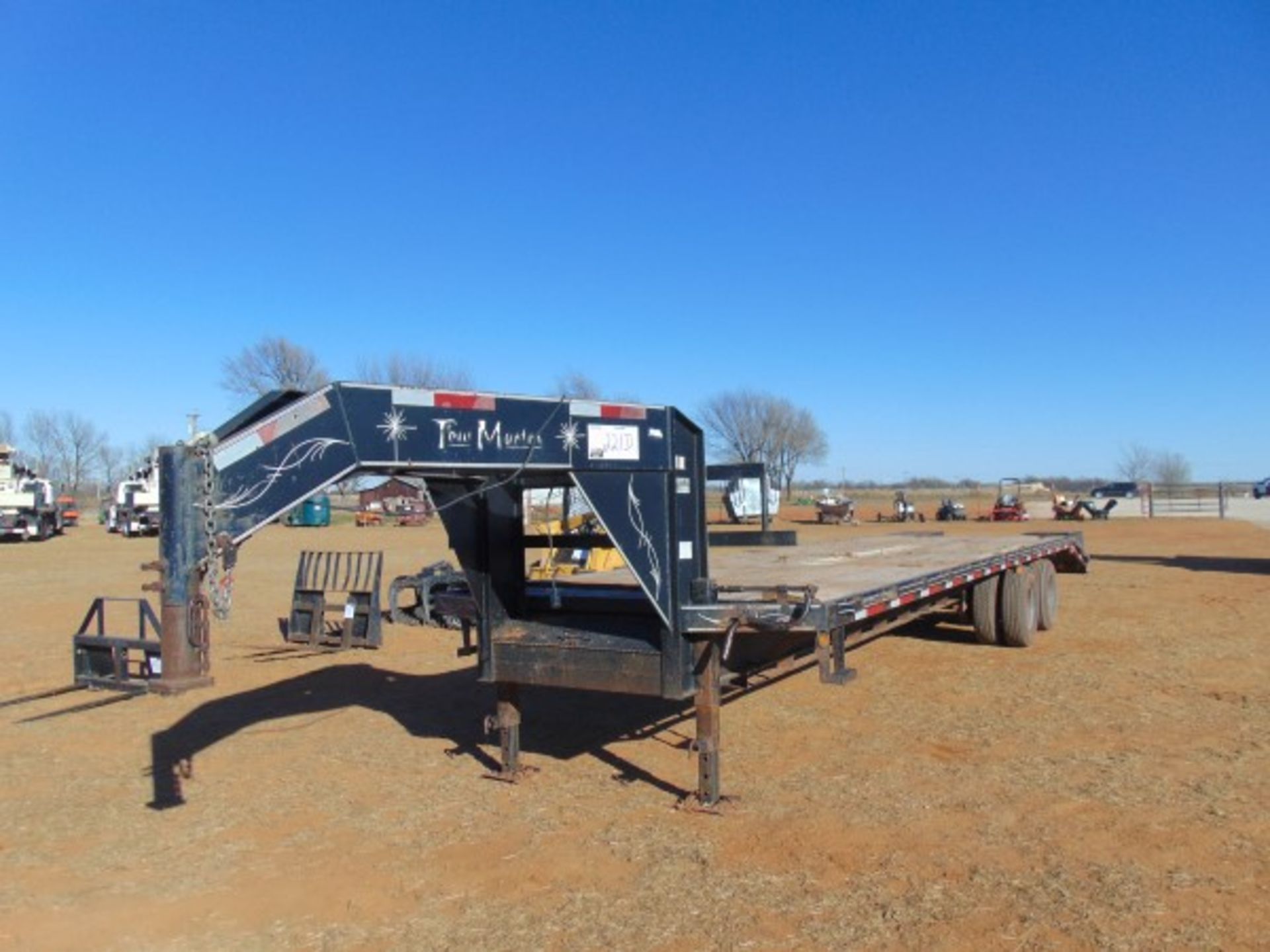 Towmaster T/A 32' Gooseneck Flatbed trailer, 27' deck, 5' dovetail w/ramps , Bill of Sale only