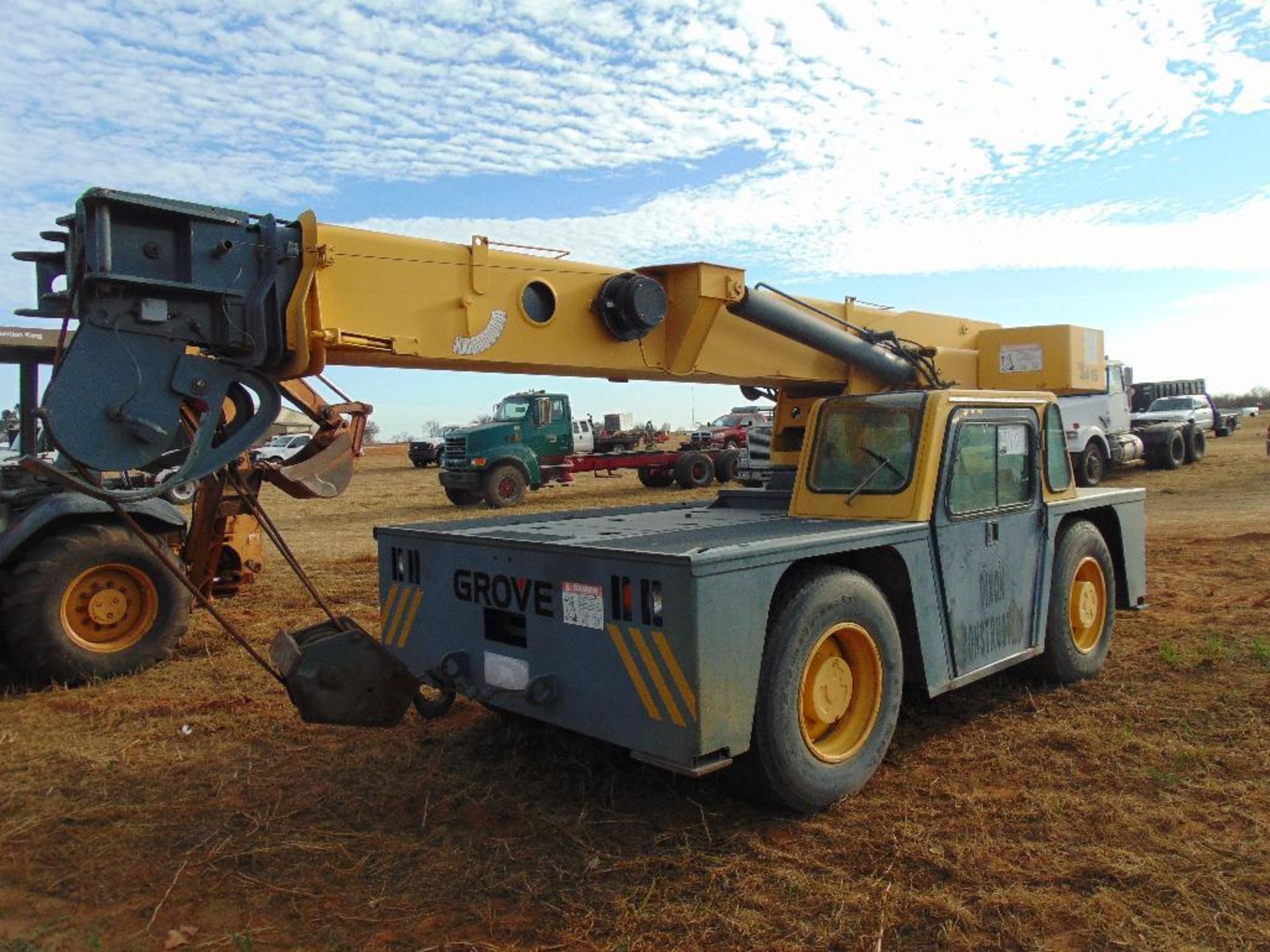 Grove YB4415 Carry Deck Crane, s/n 320279, outriggers, cab, hour meter reads 2244 hrs, - Image 2 of 8